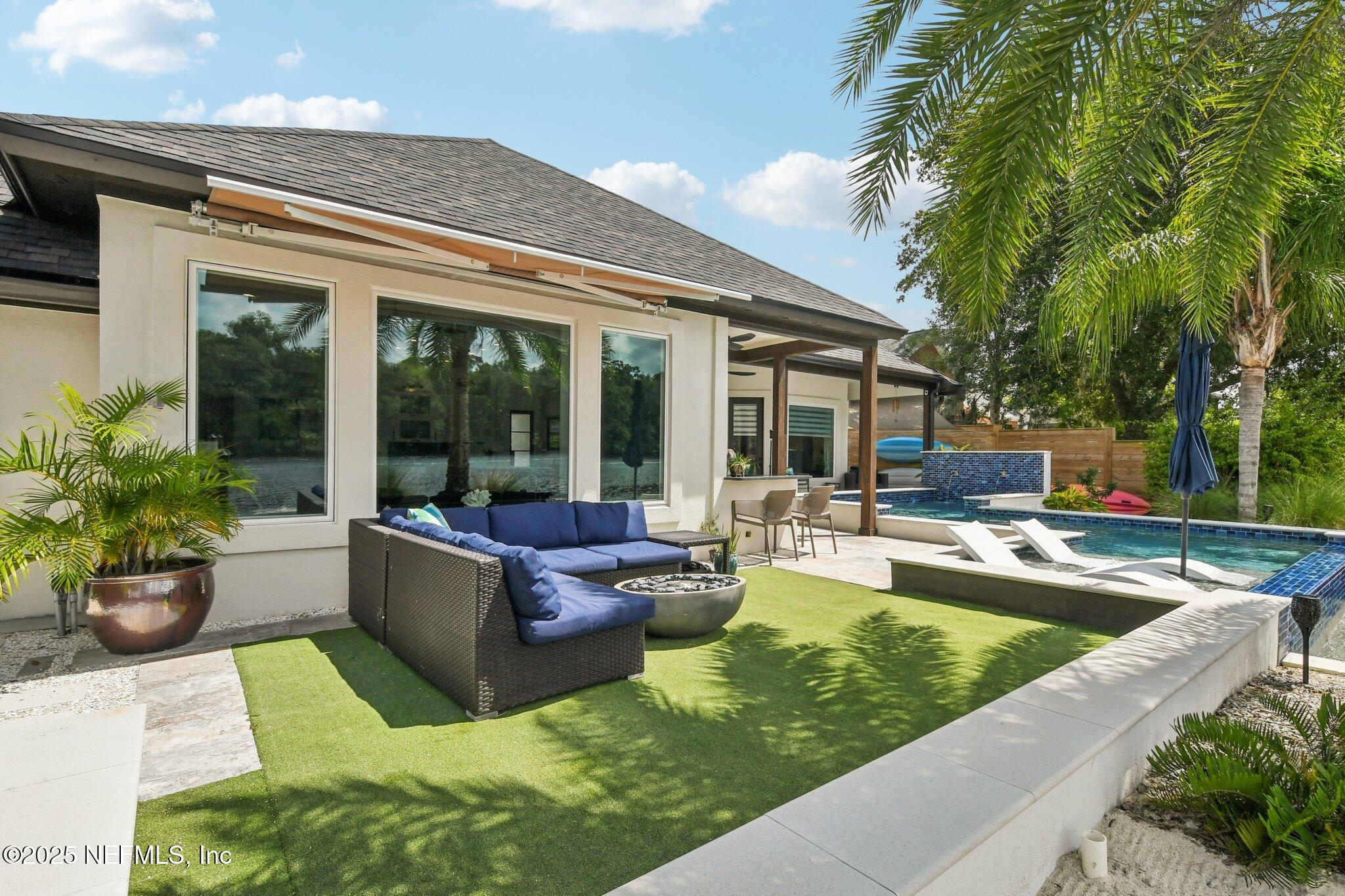 205 S ROSCOE Boulevard