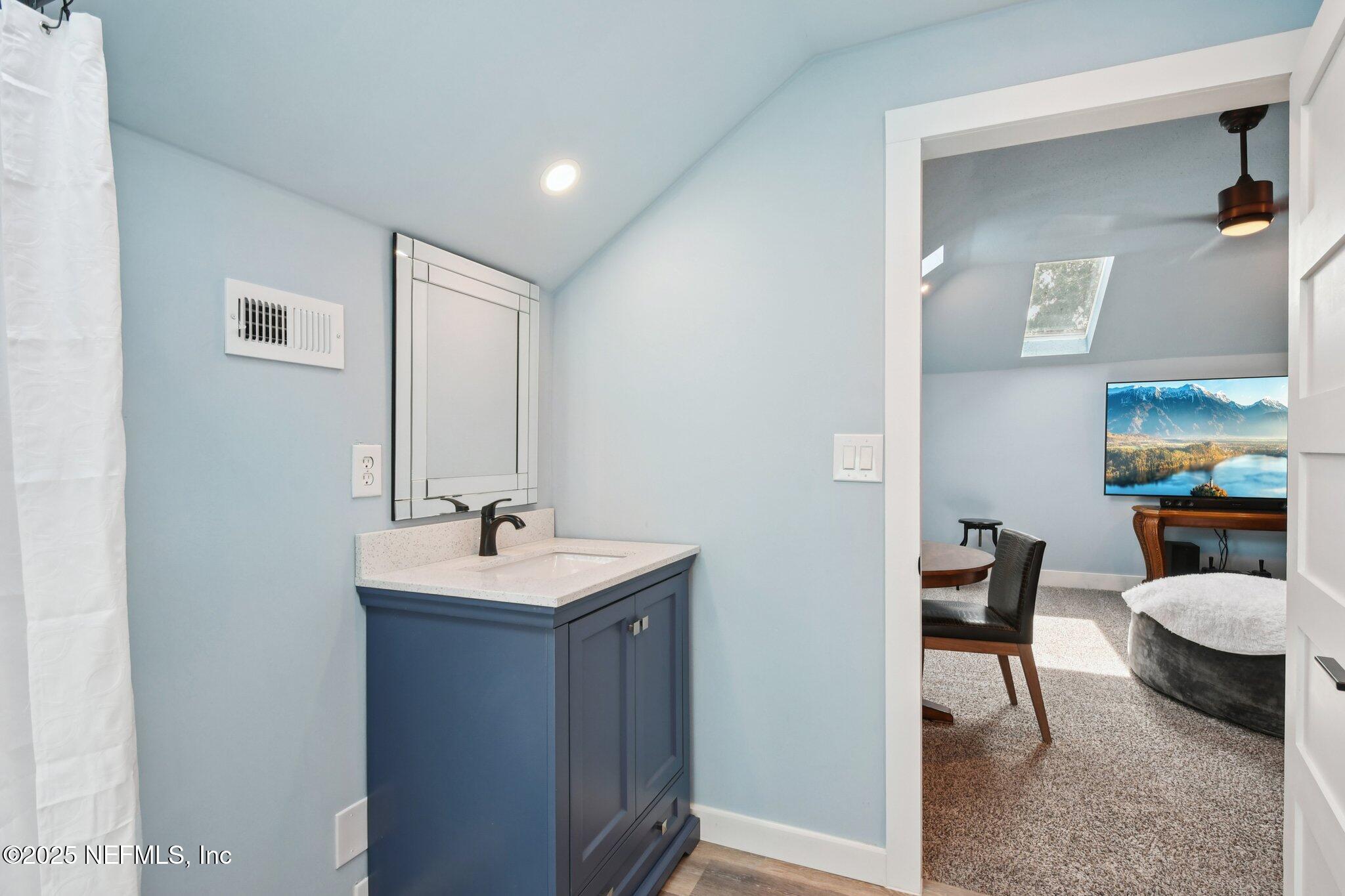 205 S ROSCOE Boulevard