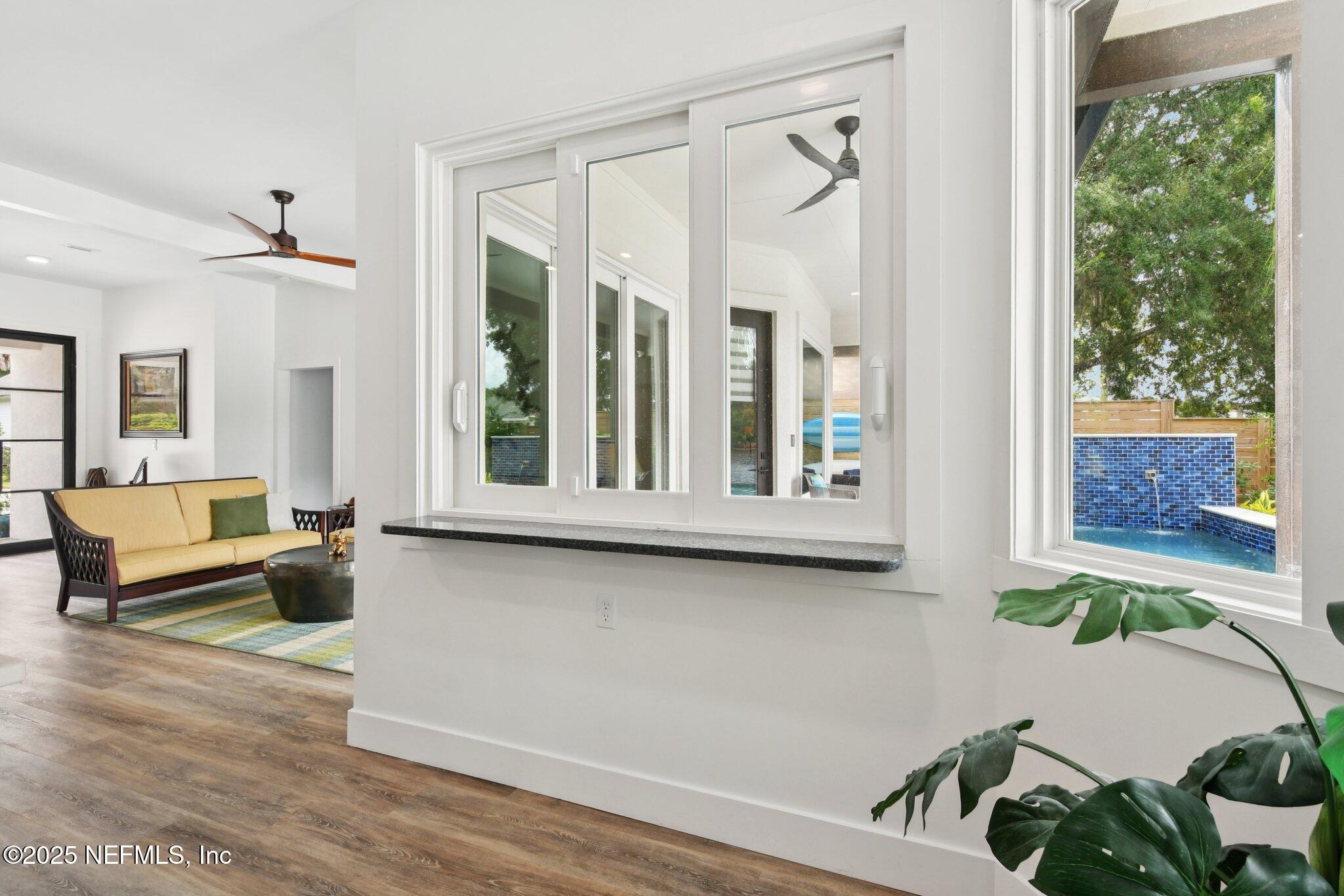 205 S ROSCOE Boulevard