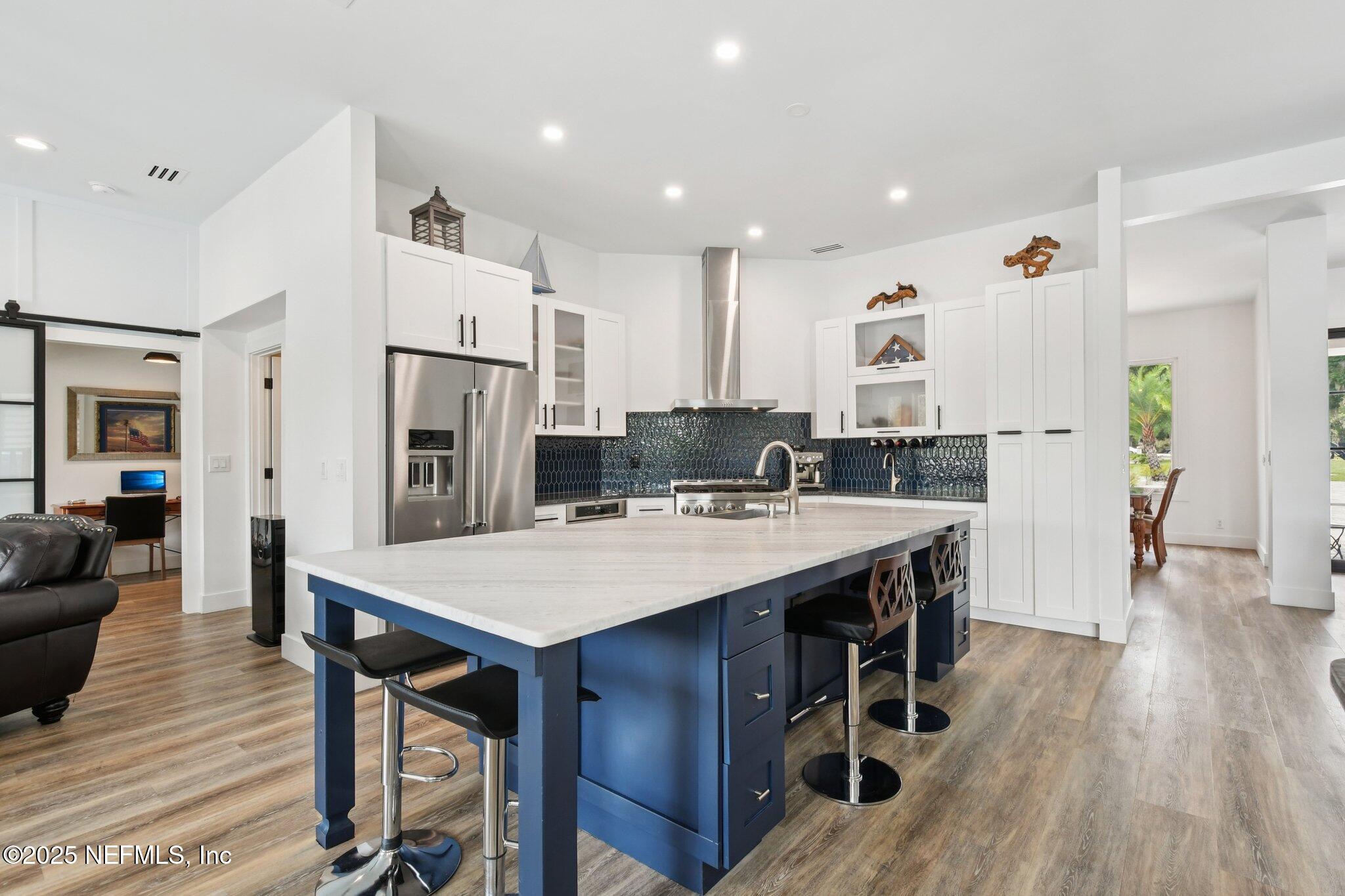 205 S ROSCOE Boulevard