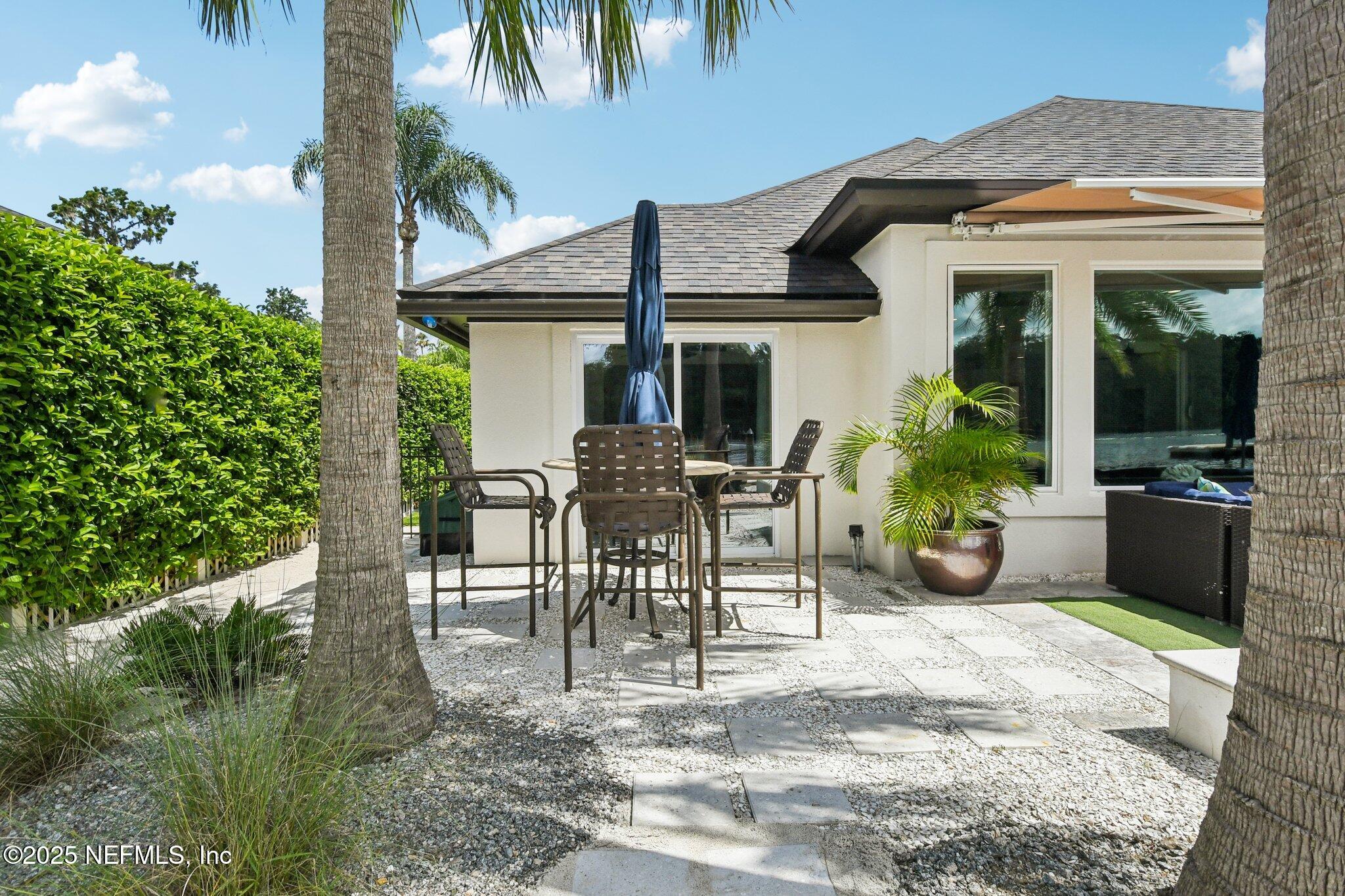 205 S ROSCOE Boulevard