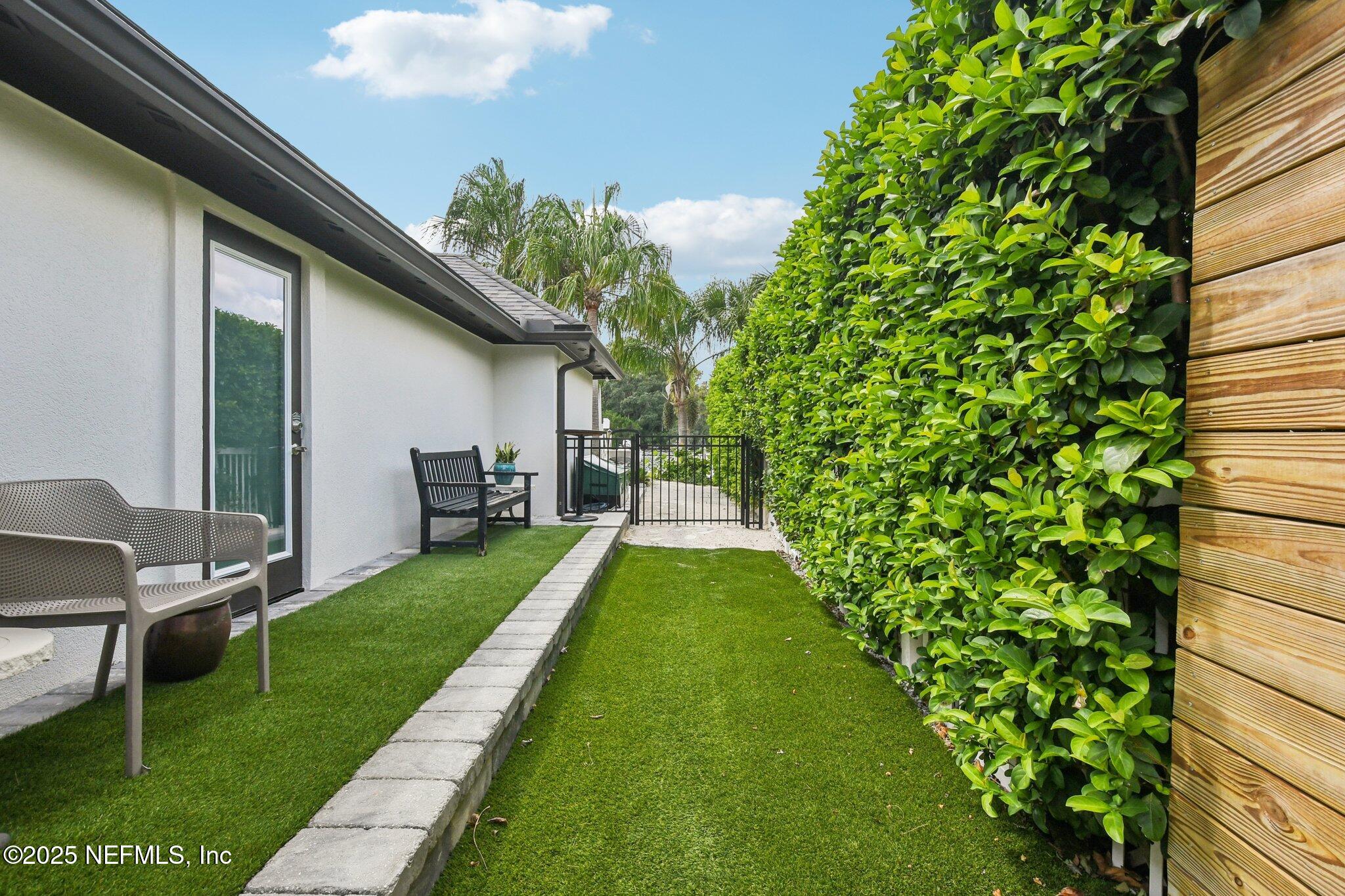 205 S ROSCOE Boulevard