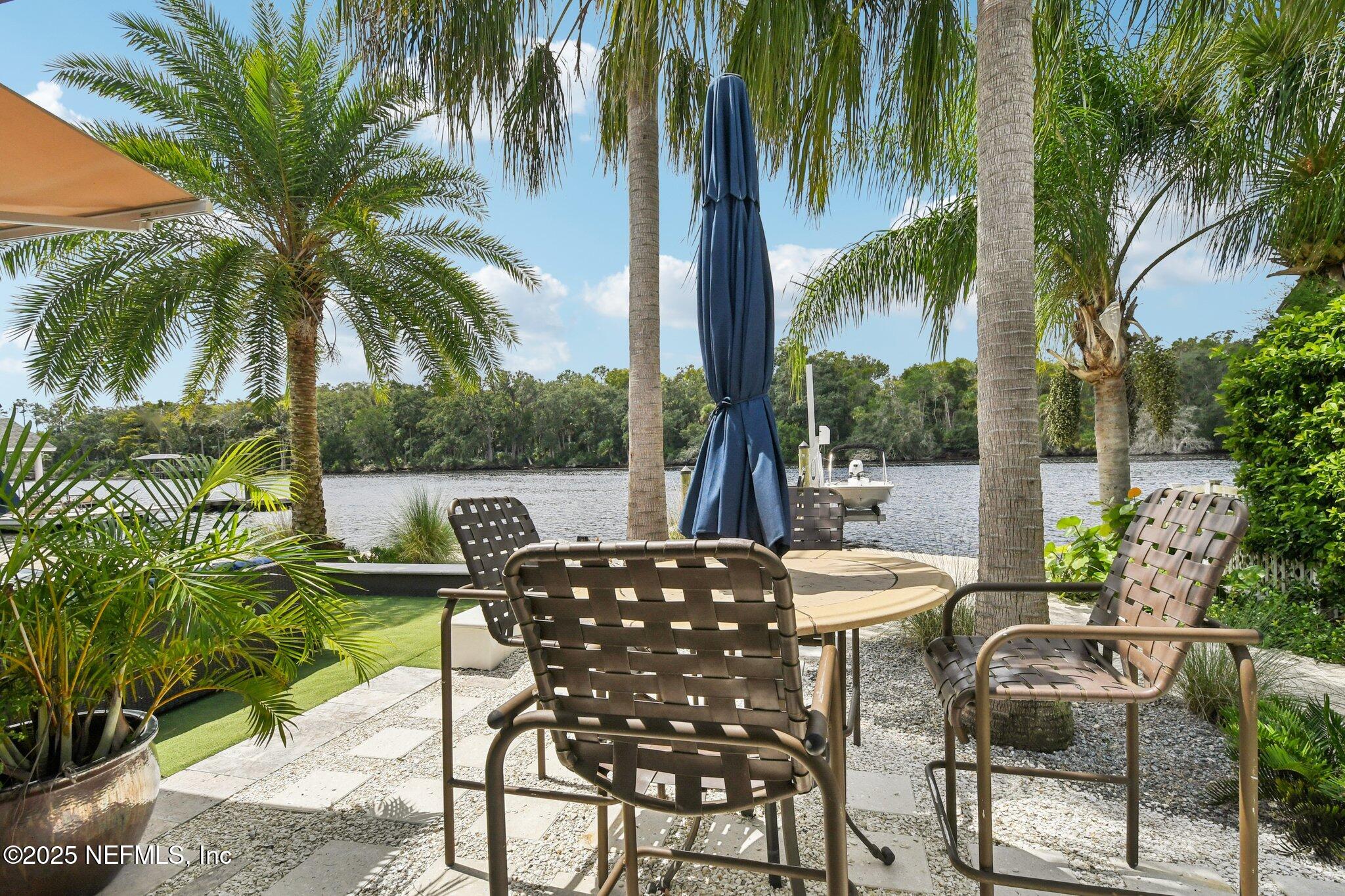 205 S ROSCOE Boulevard