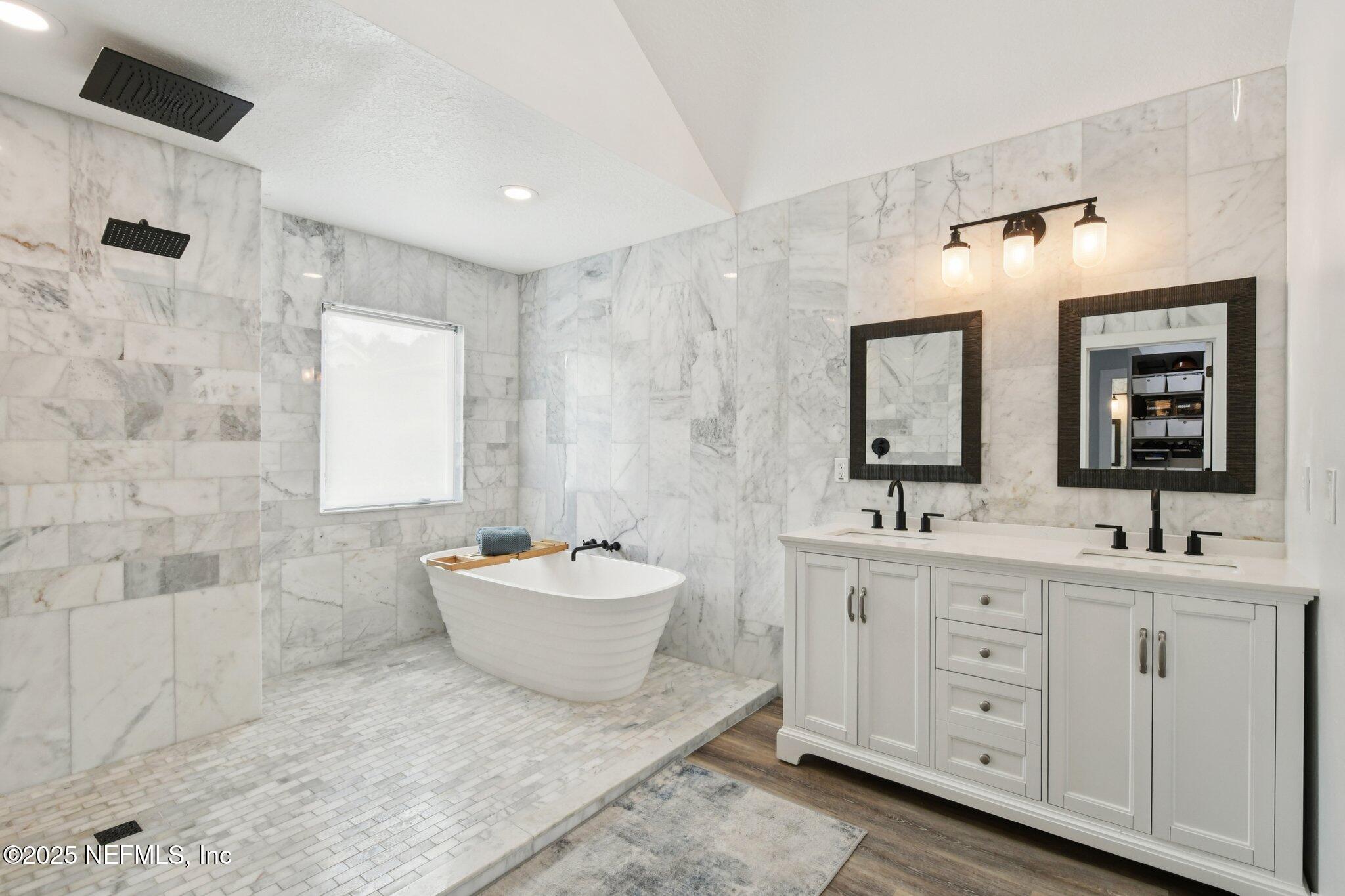 205 S ROSCOE Boulevard