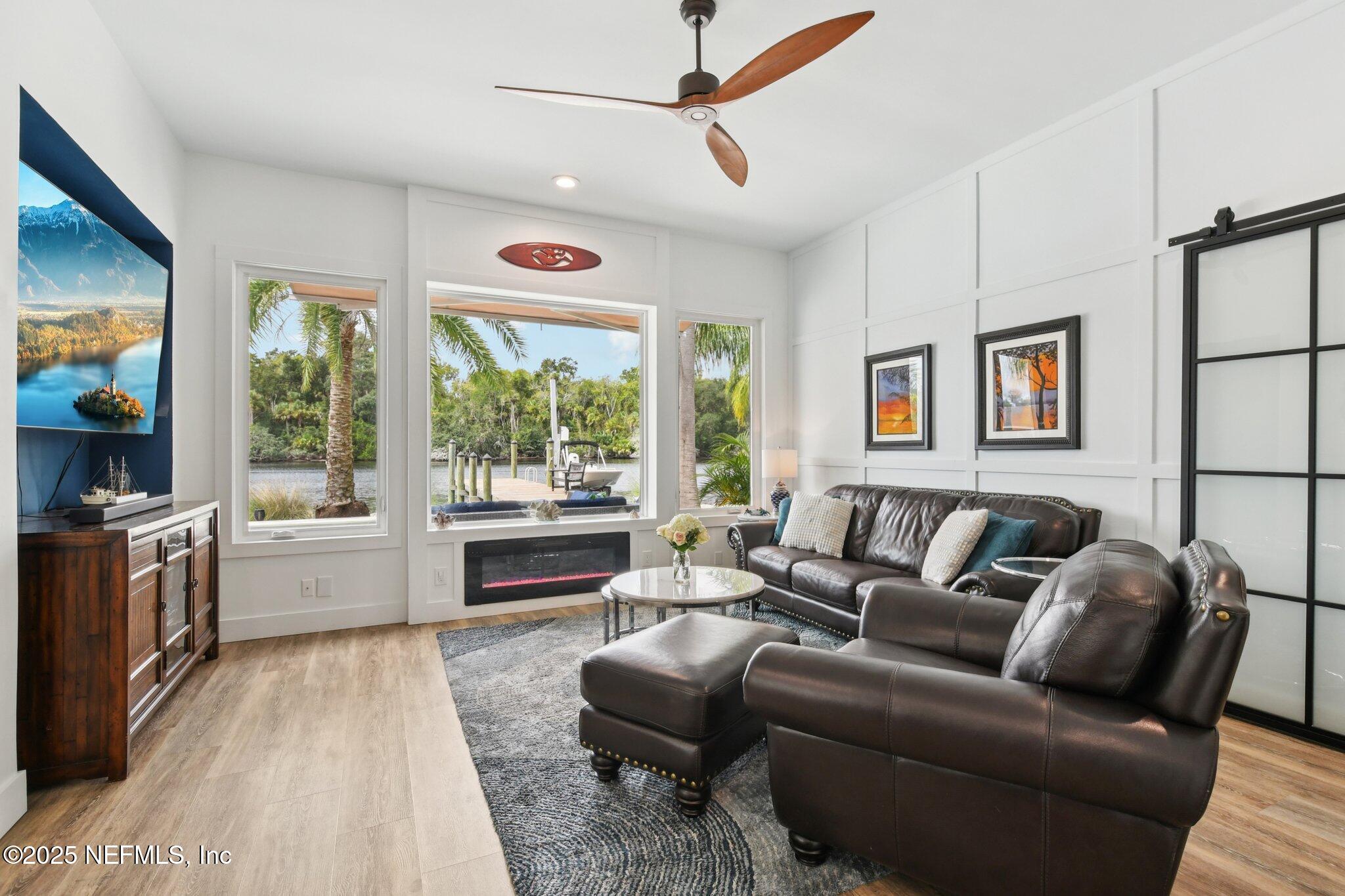 205 S ROSCOE Boulevard