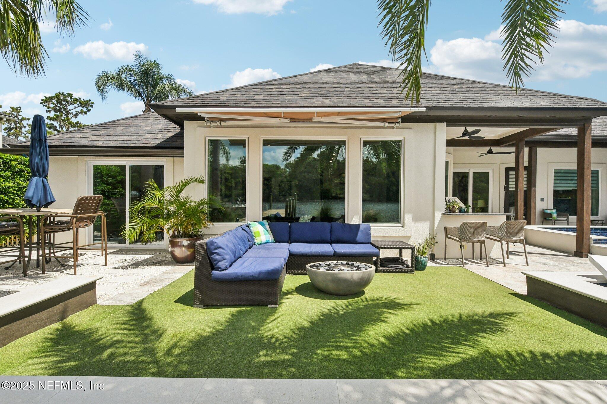 205 S ROSCOE Boulevard