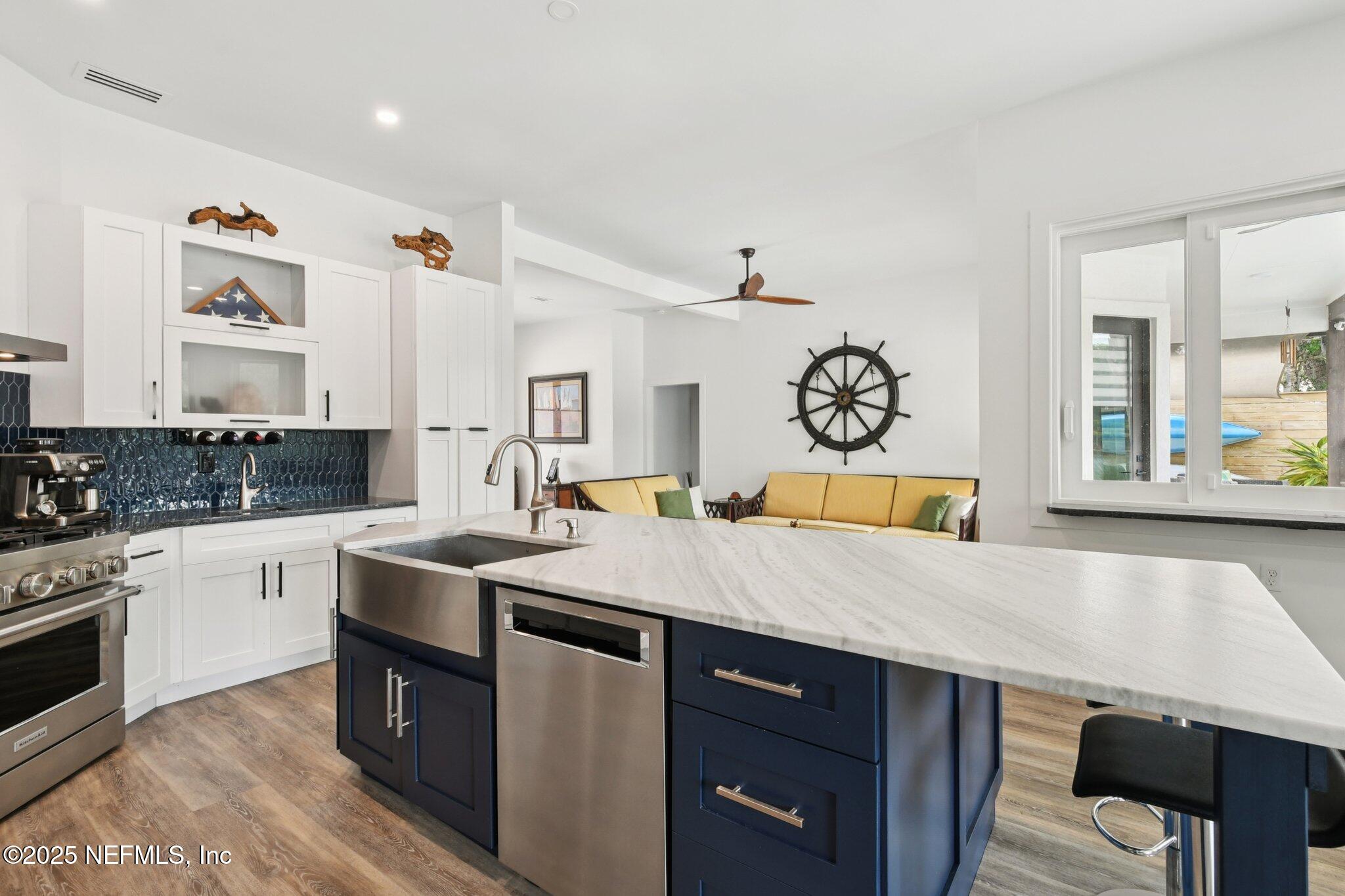 205 S ROSCOE Boulevard