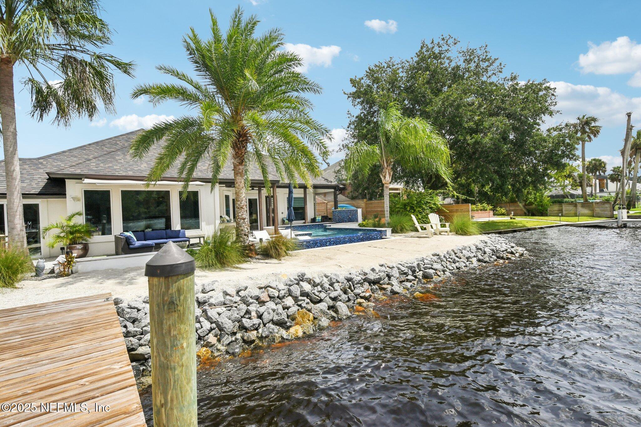 205 S ROSCOE Boulevard