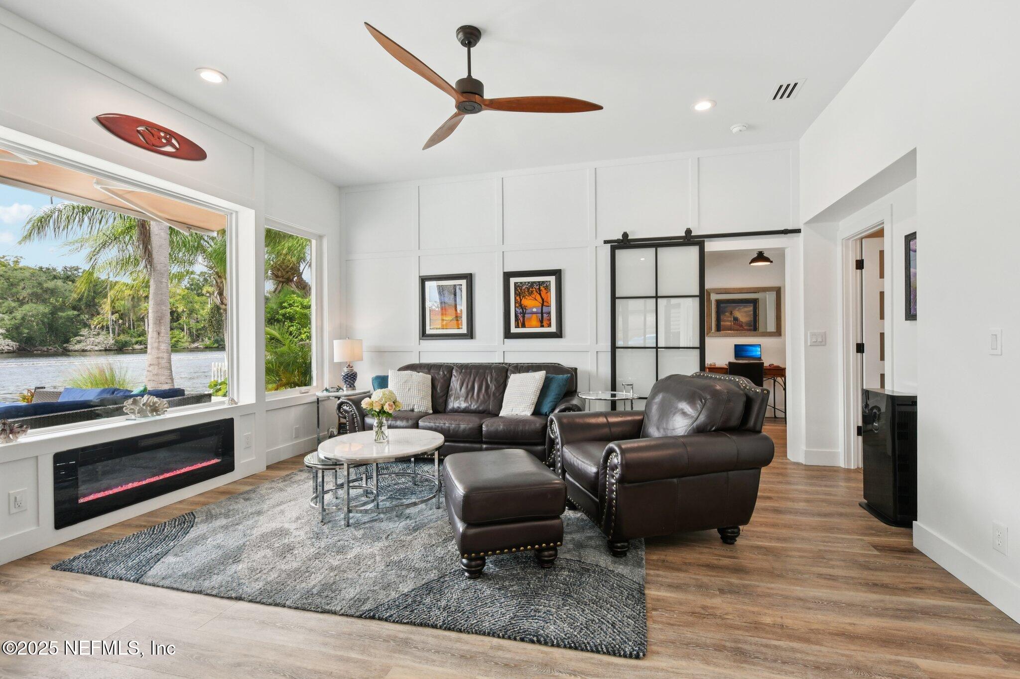 205 S ROSCOE Boulevard