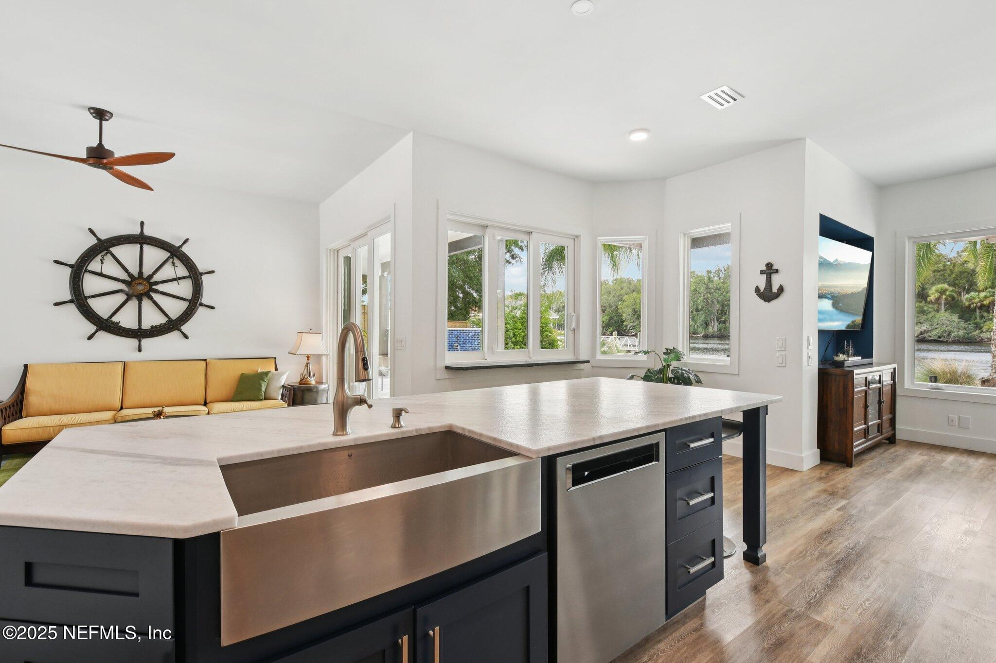 205 S ROSCOE Boulevard