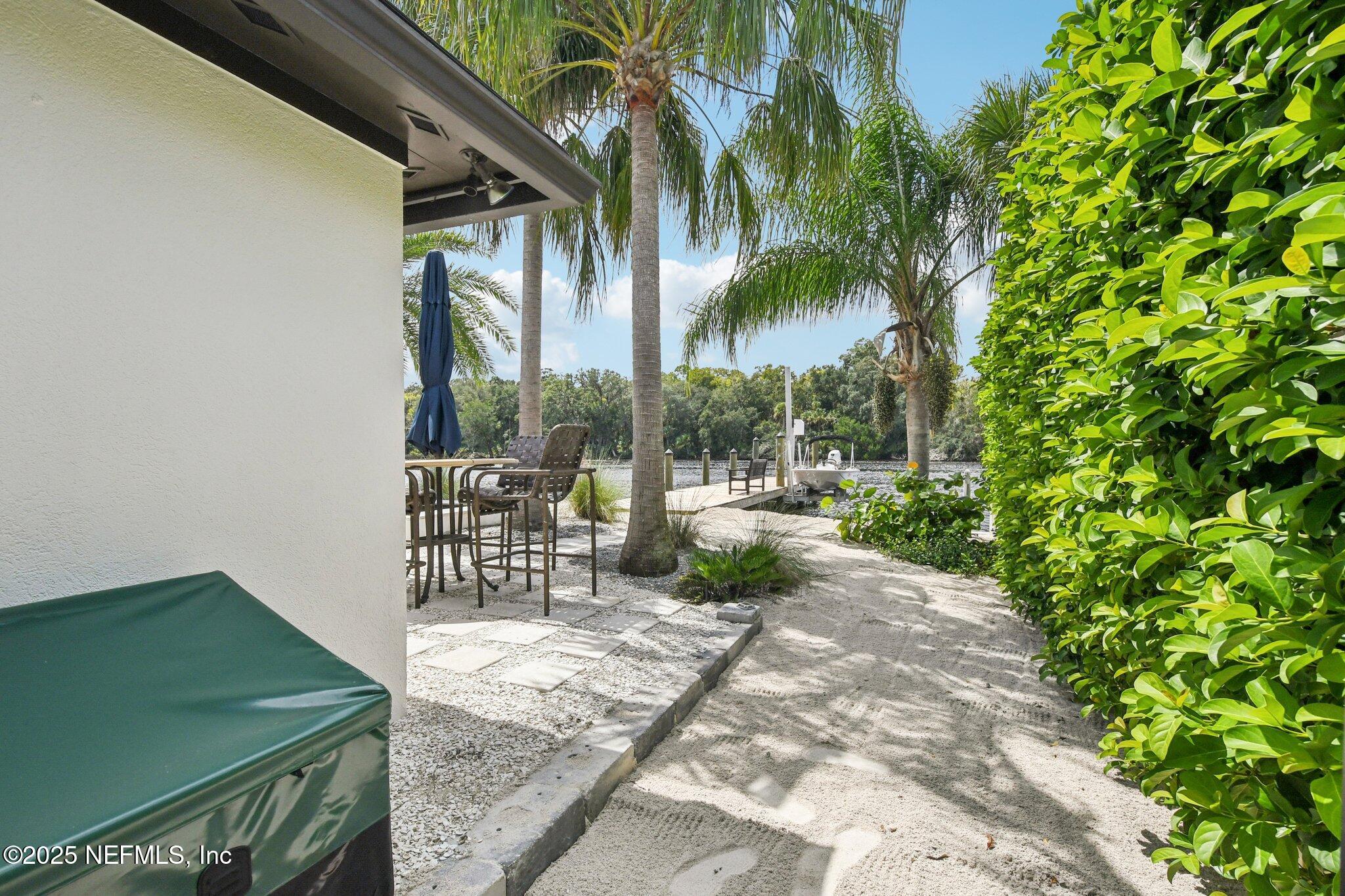 205 S ROSCOE Boulevard