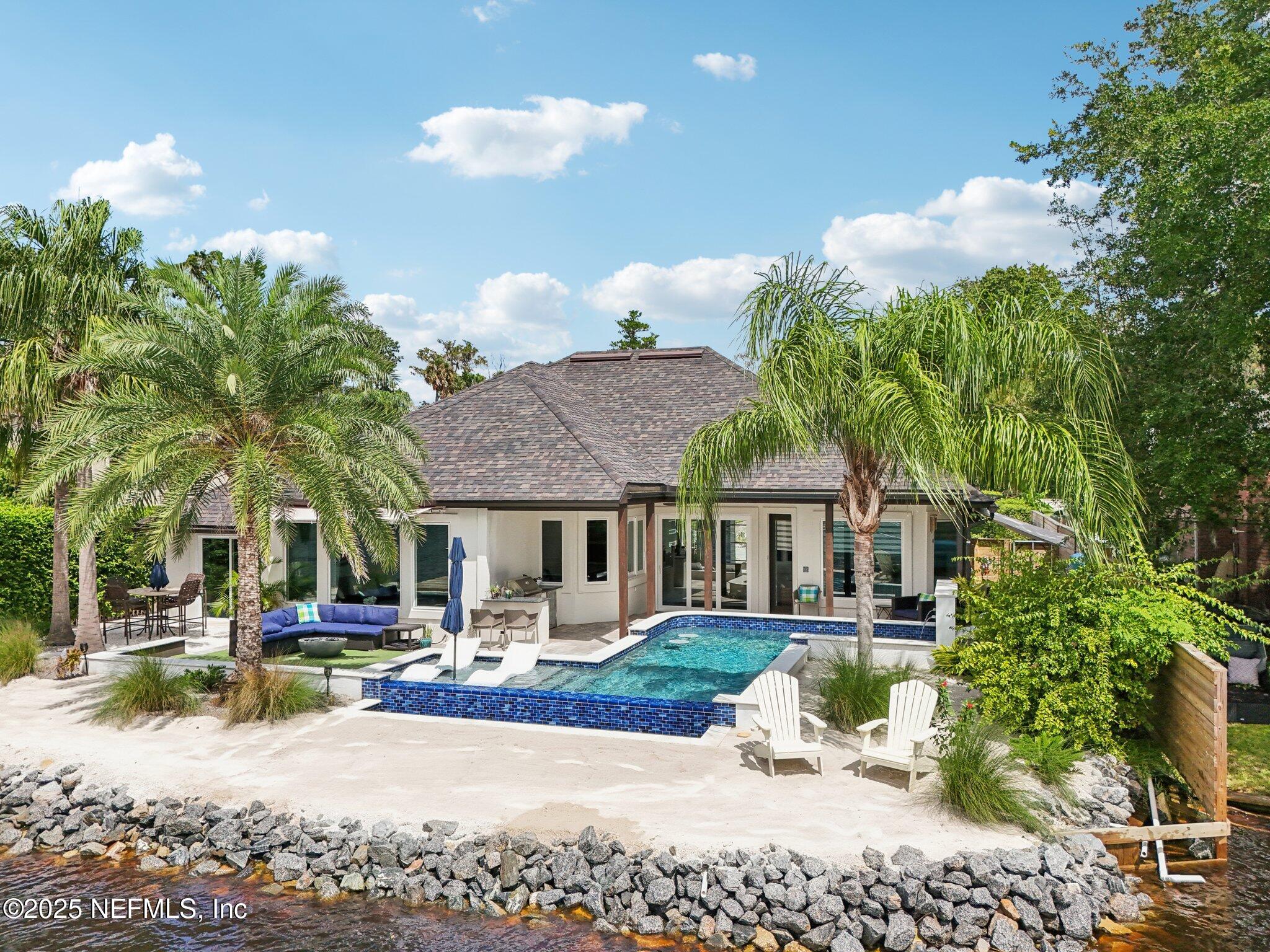 205 S ROSCOE Boulevard