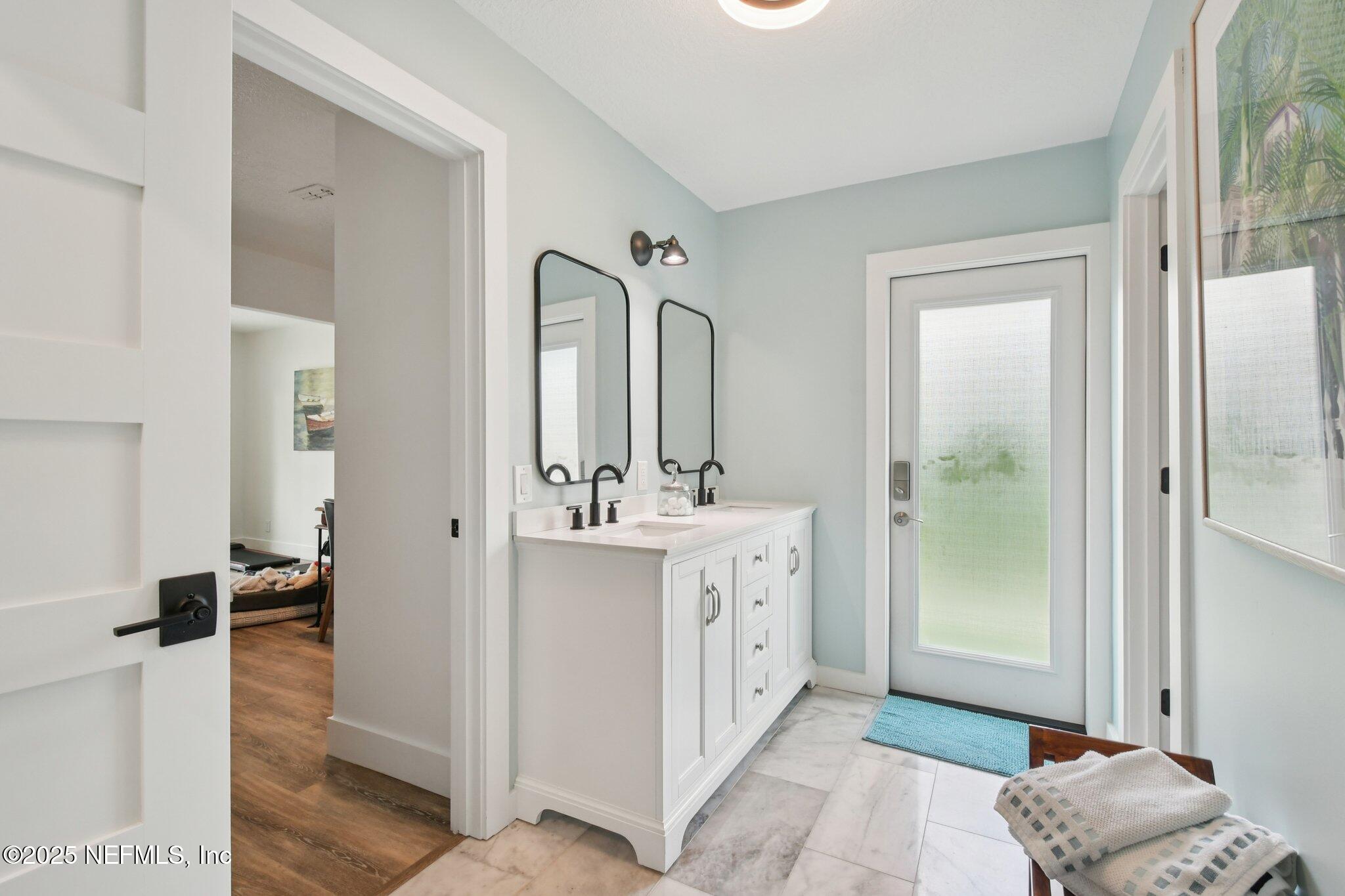 205 S ROSCOE Boulevard