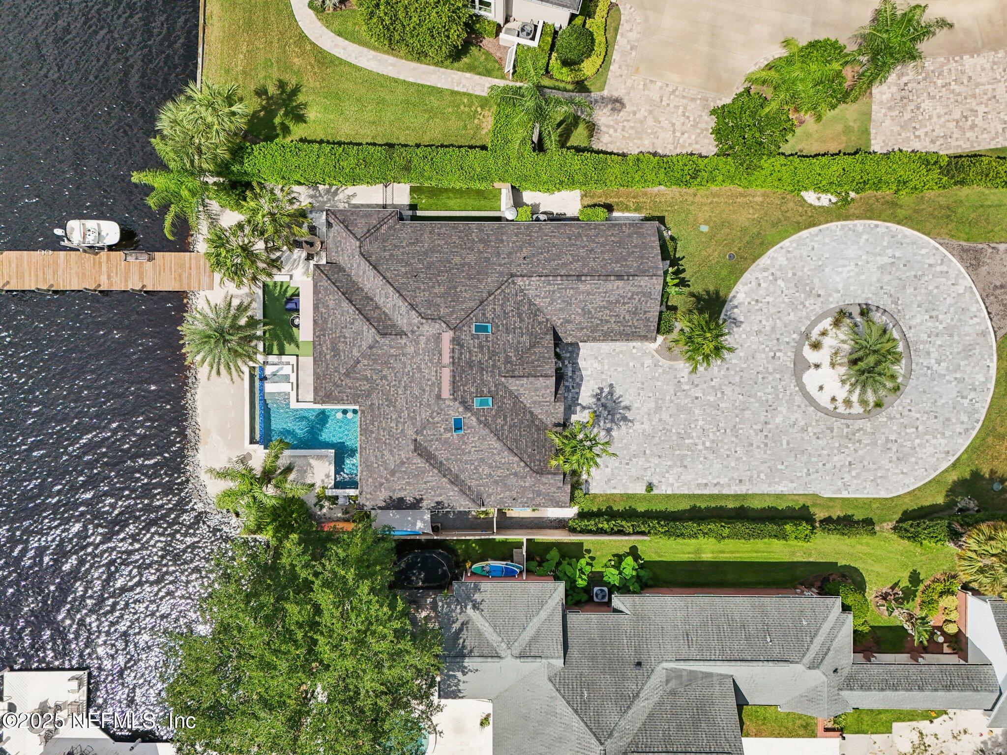 205 S ROSCOE Boulevard