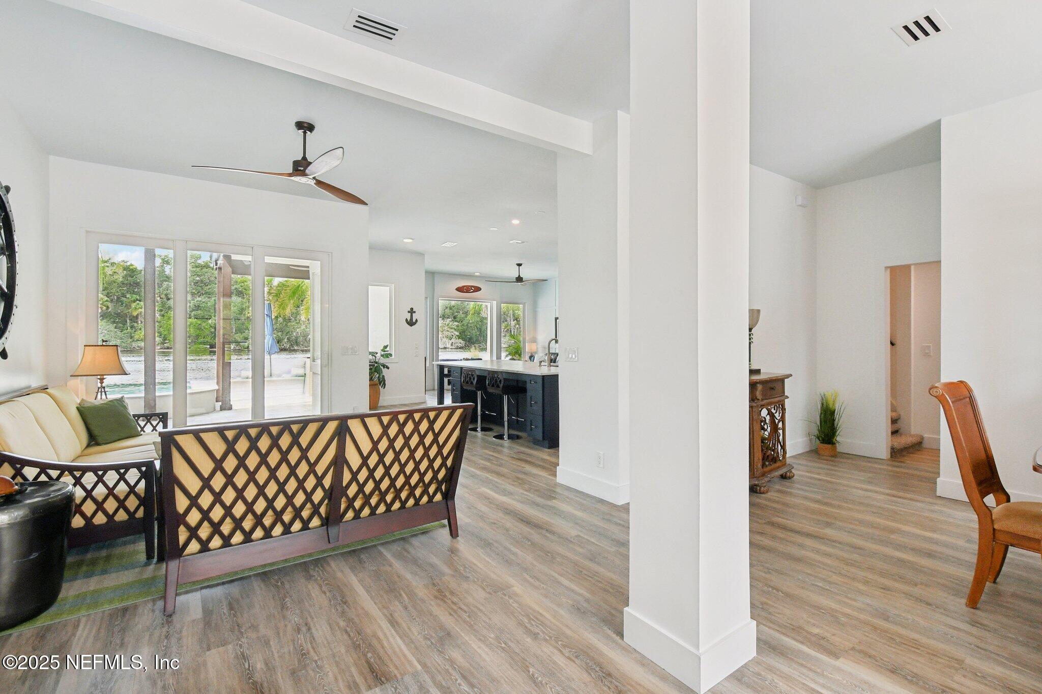 205 S ROSCOE Boulevard