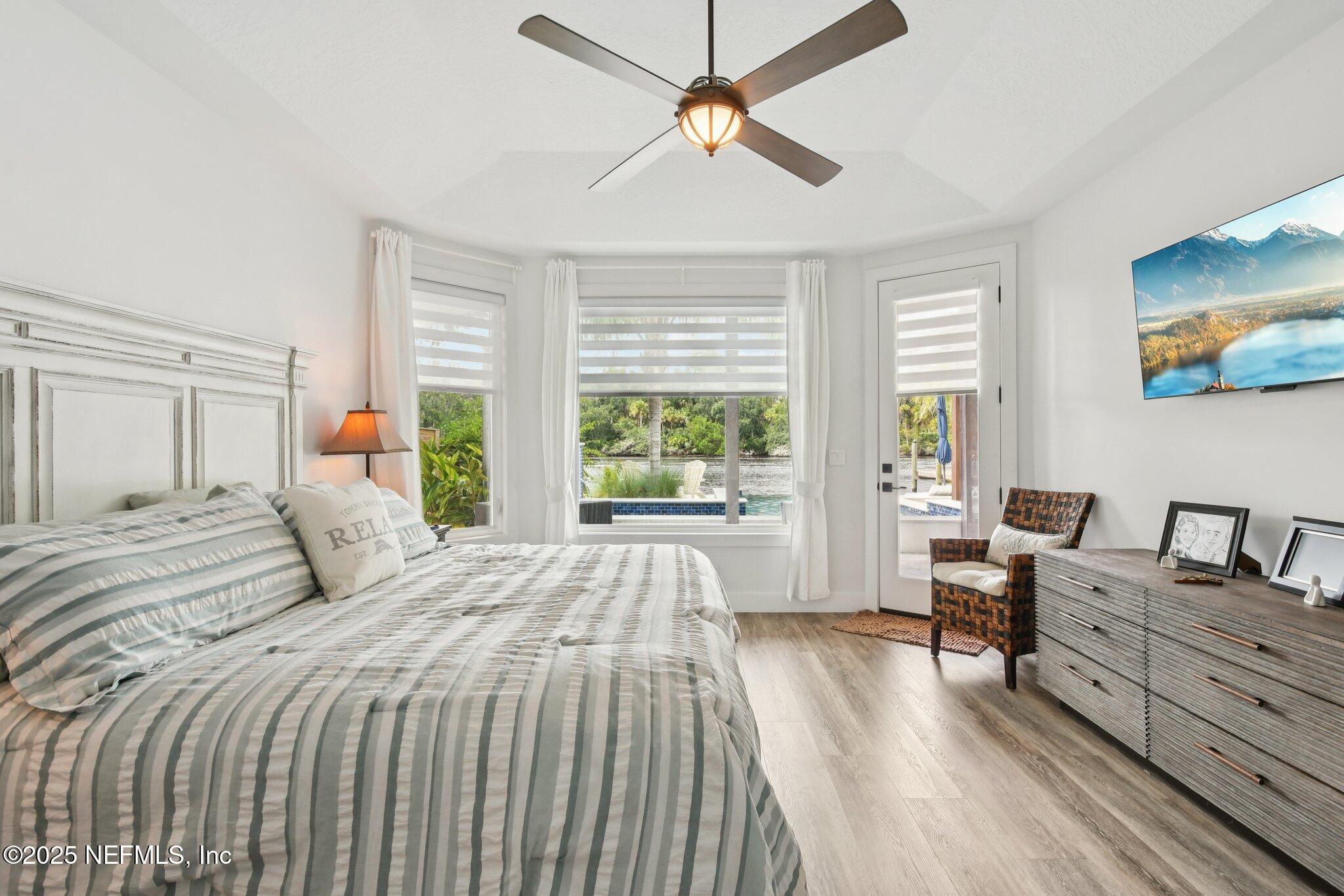 205 S ROSCOE Boulevard