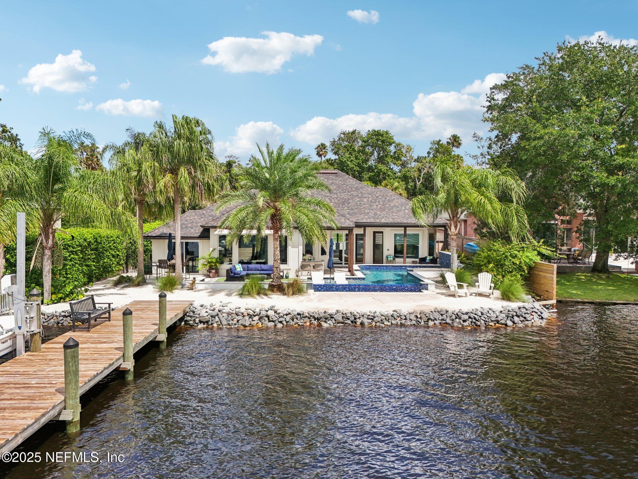 205 S ROSCOE Boulevard