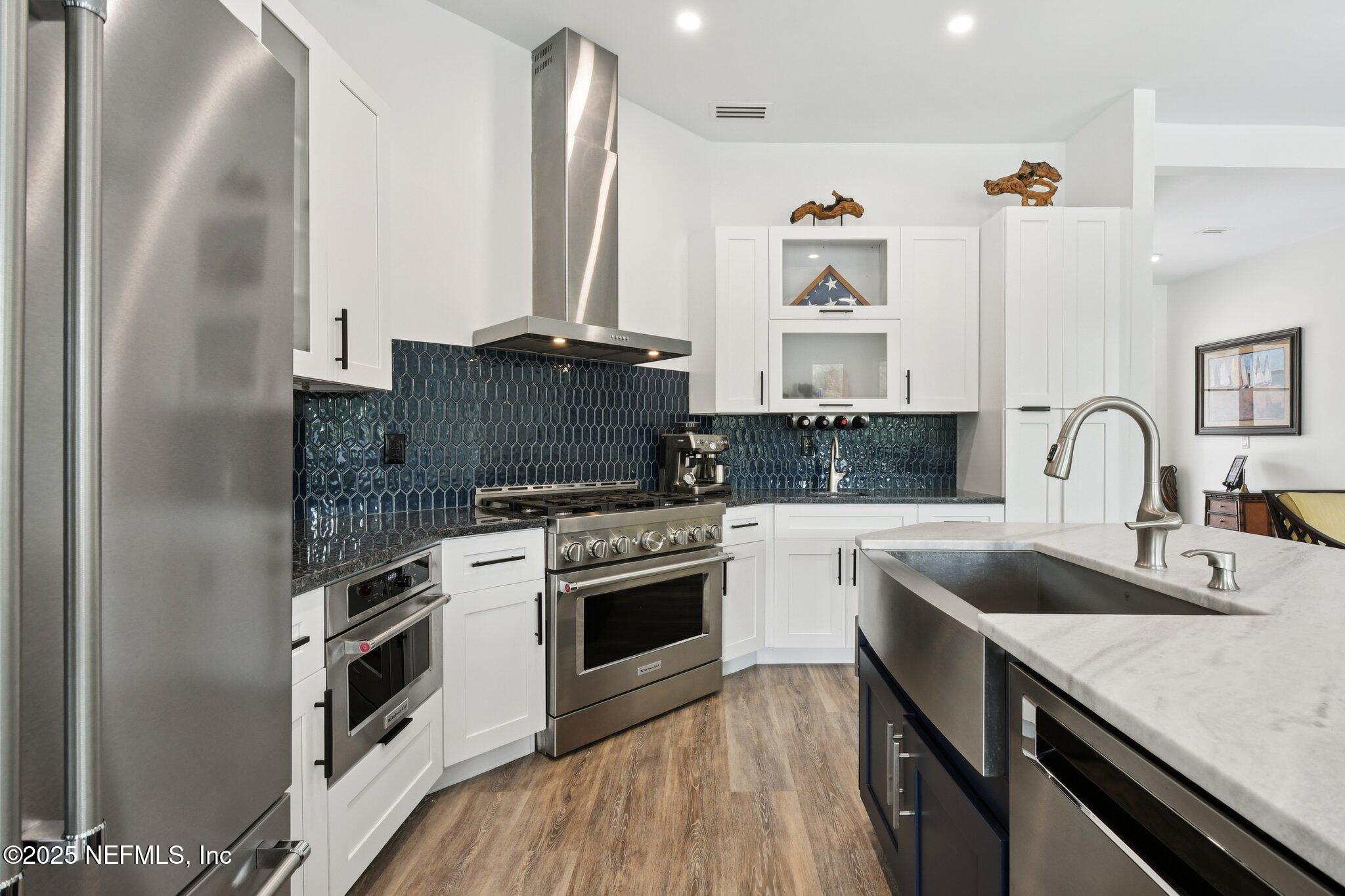 205 S ROSCOE Boulevard