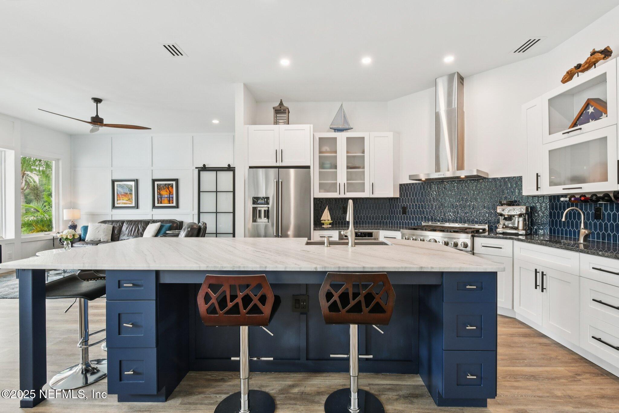 205 S ROSCOE Boulevard