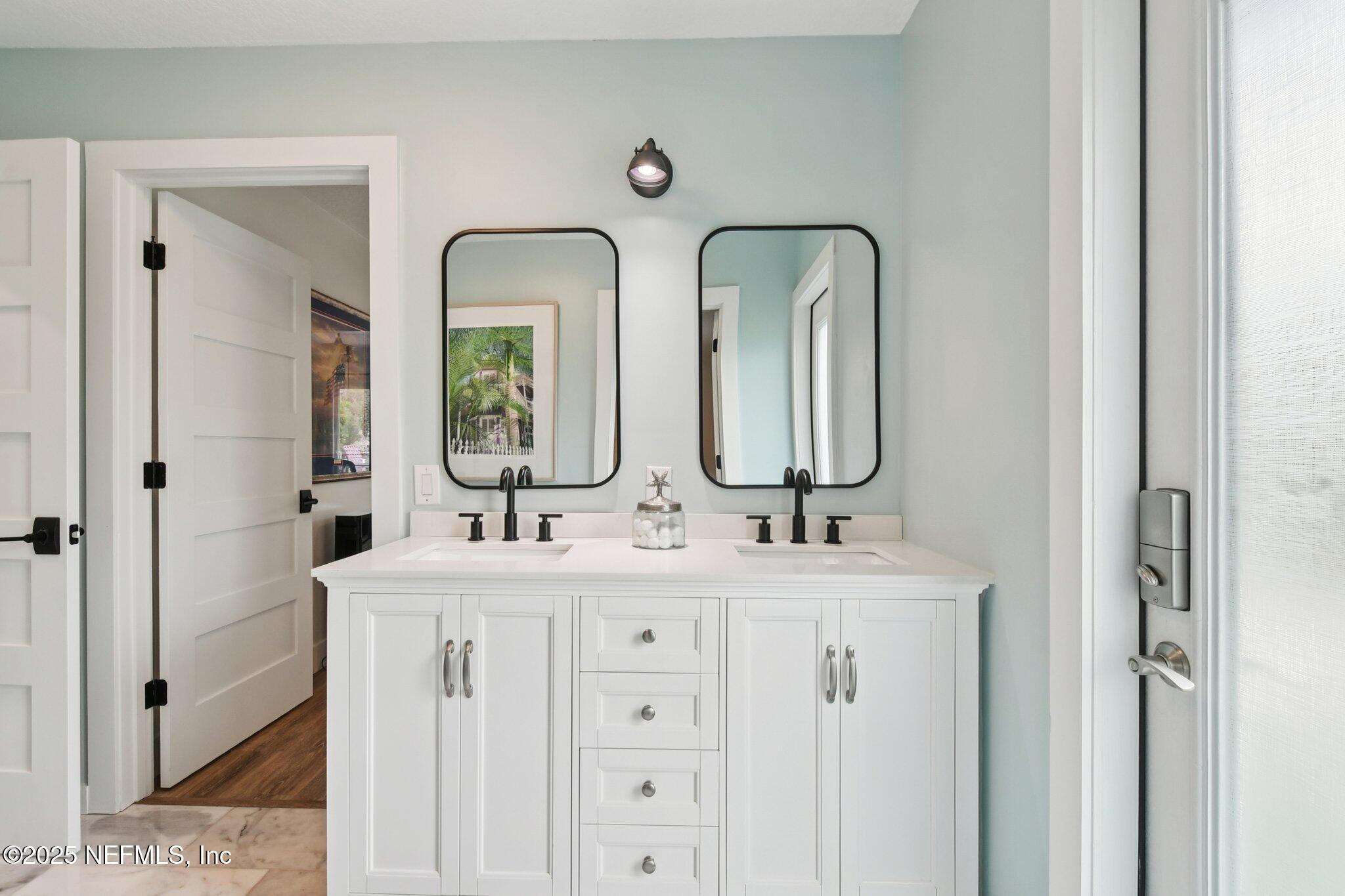 205 S ROSCOE Boulevard