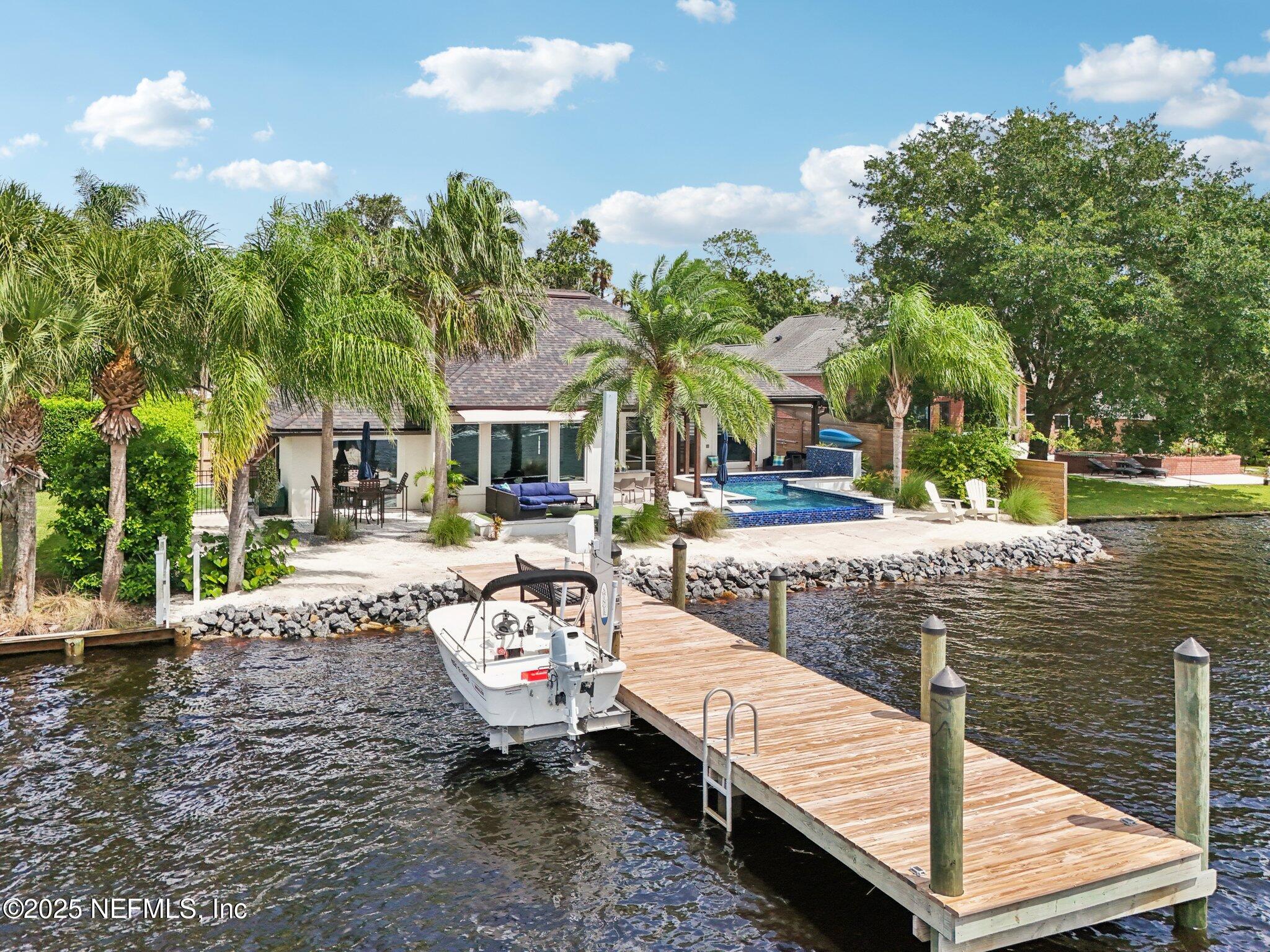 205 S ROSCOE Boulevard