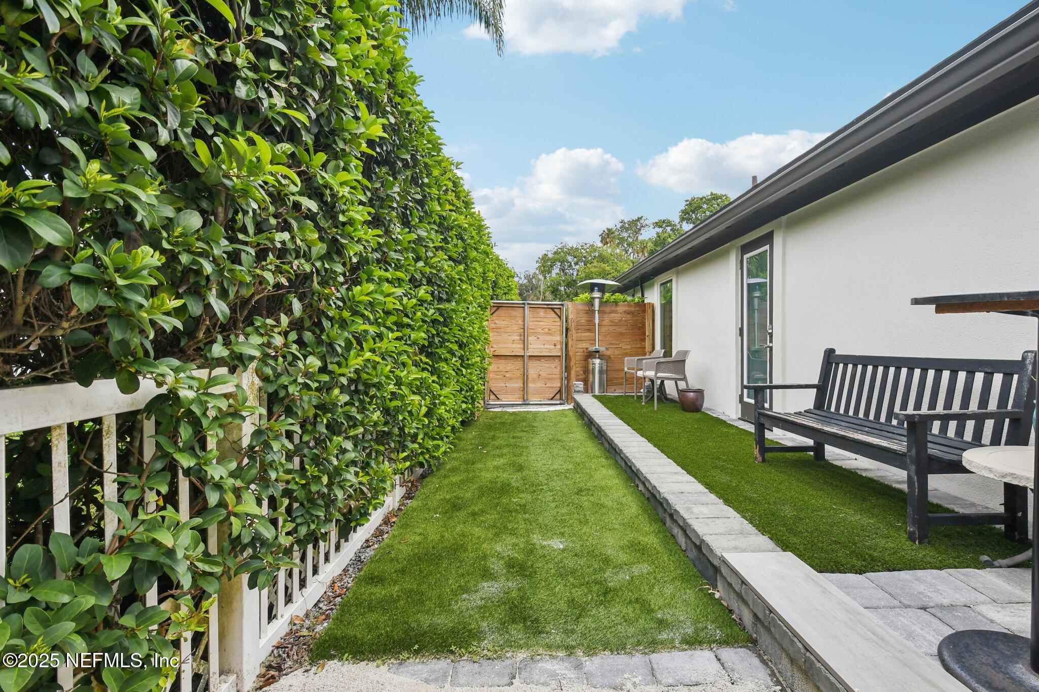 205 S ROSCOE Boulevard