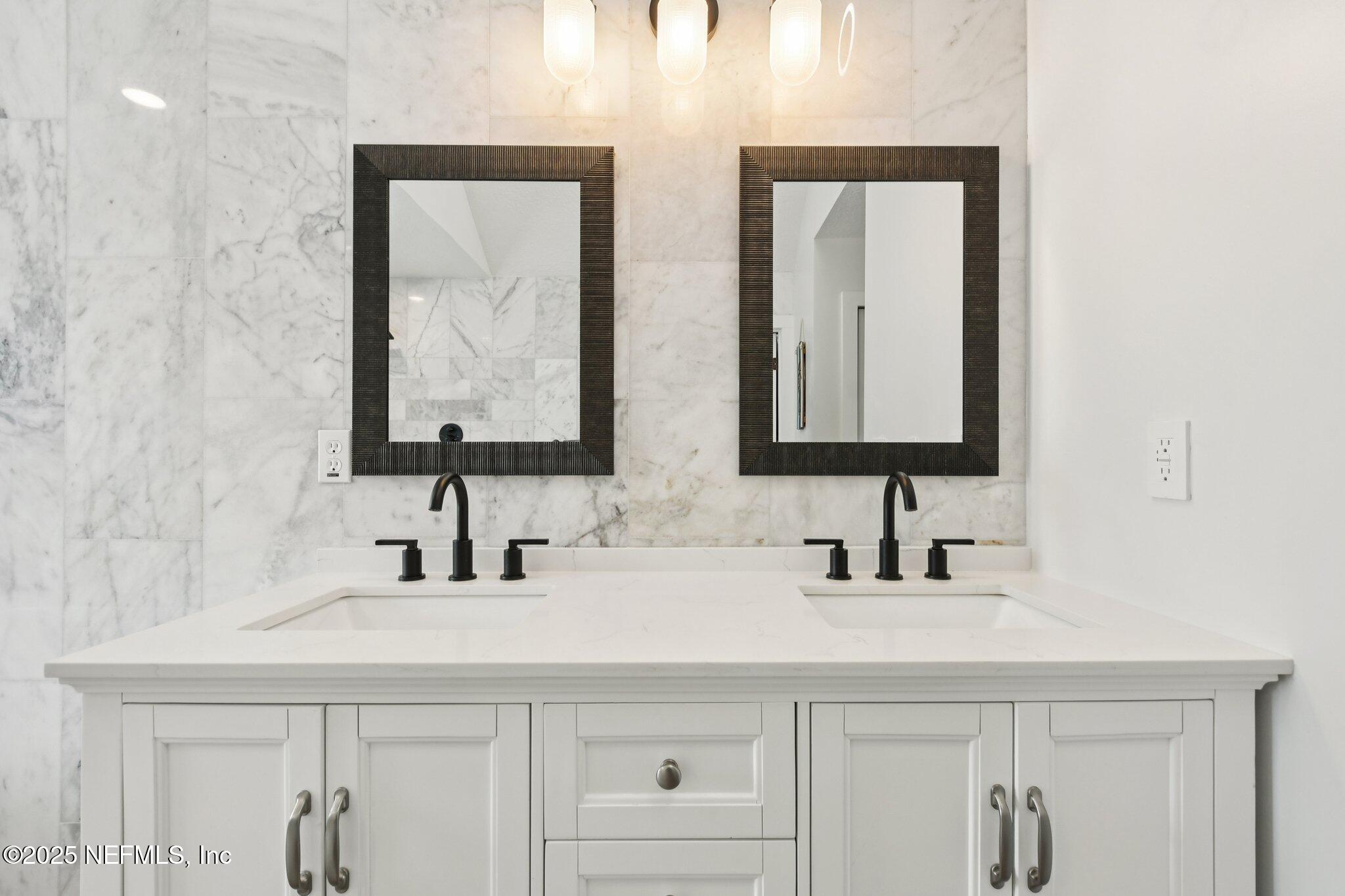 205 S ROSCOE Boulevard