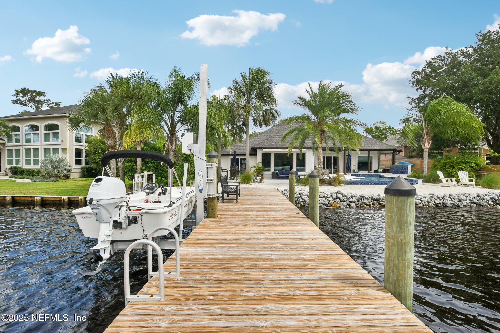 205 S ROSCOE Boulevard