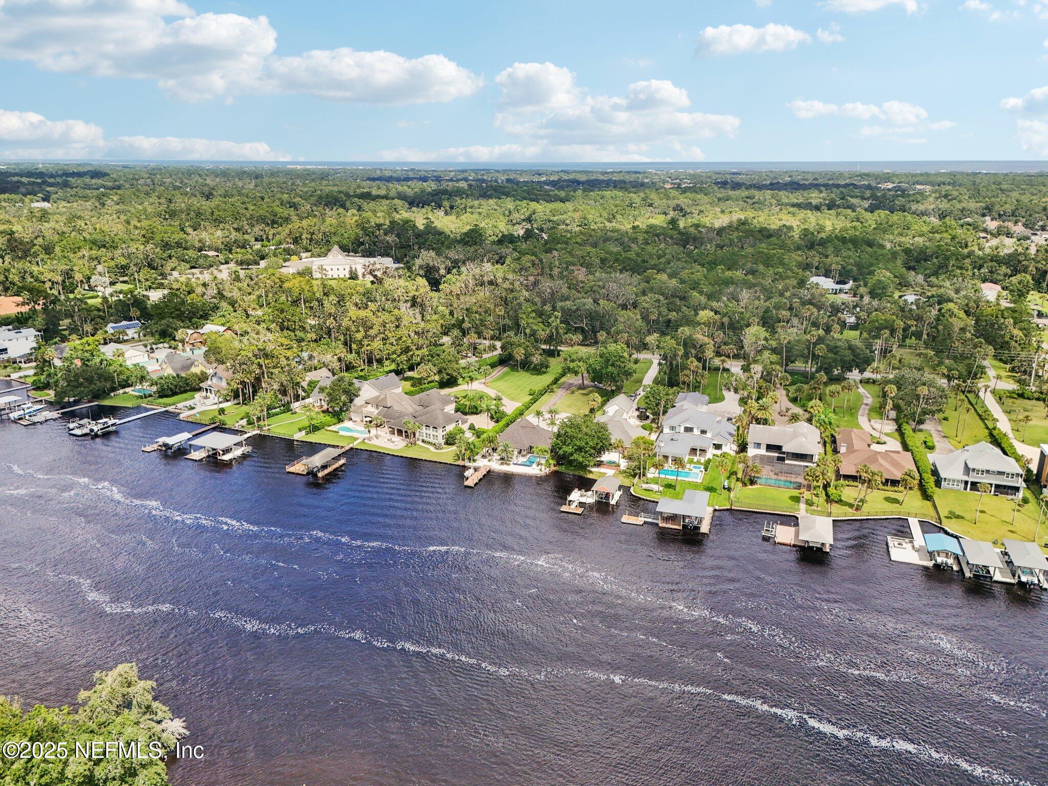 205 S ROSCOE Boulevard