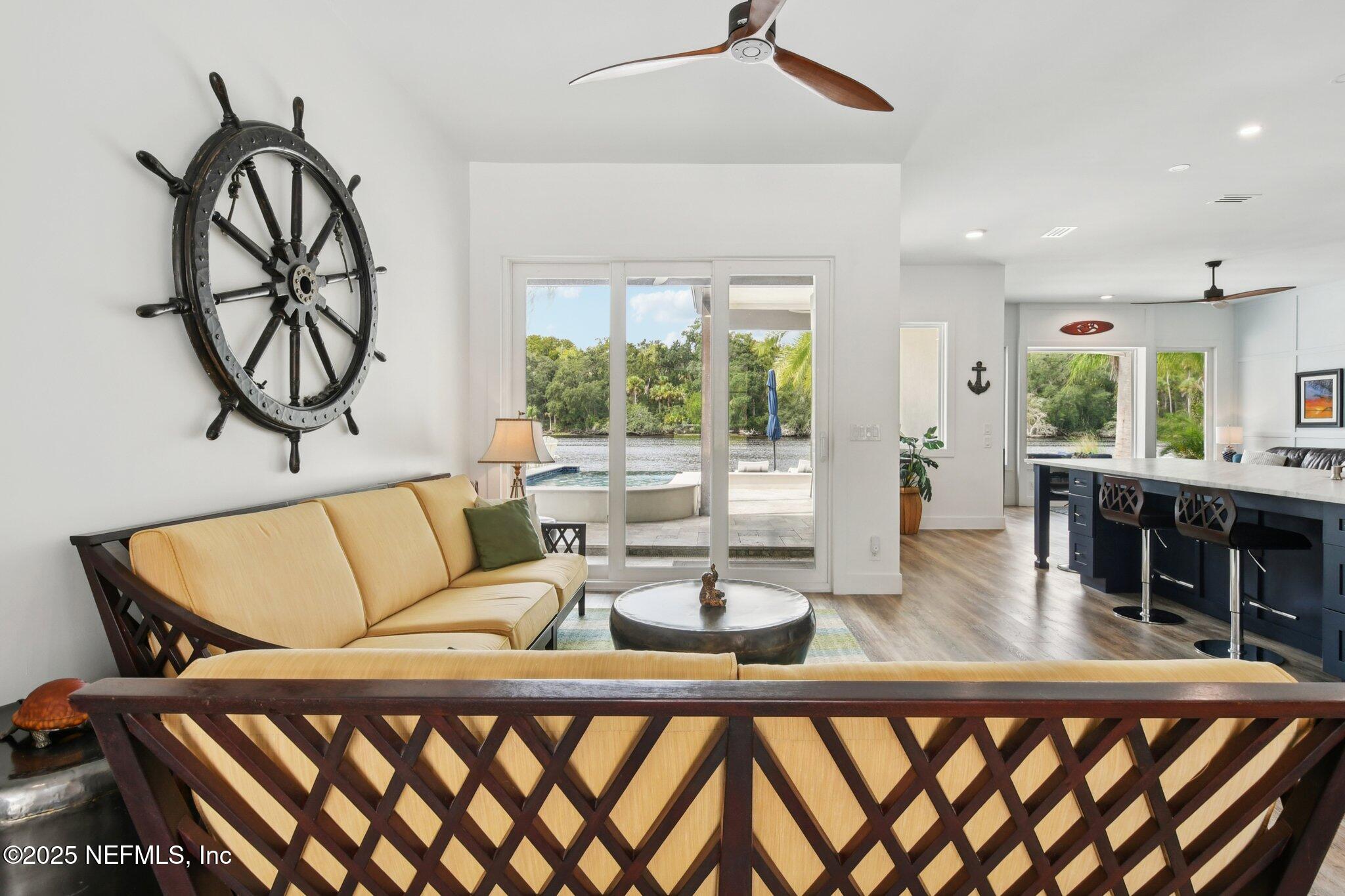 205 S ROSCOE Boulevard