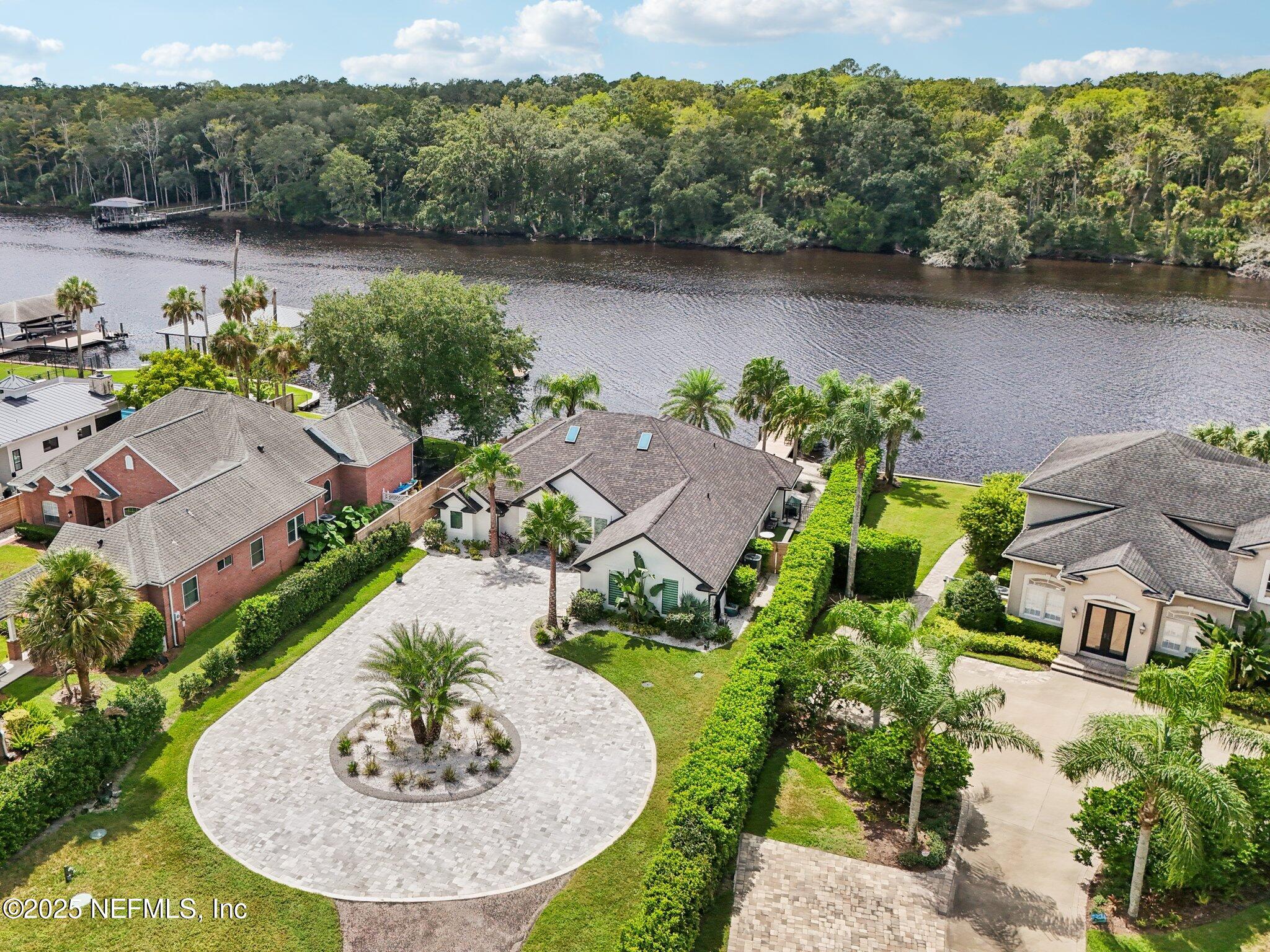 205 S ROSCOE Boulevard