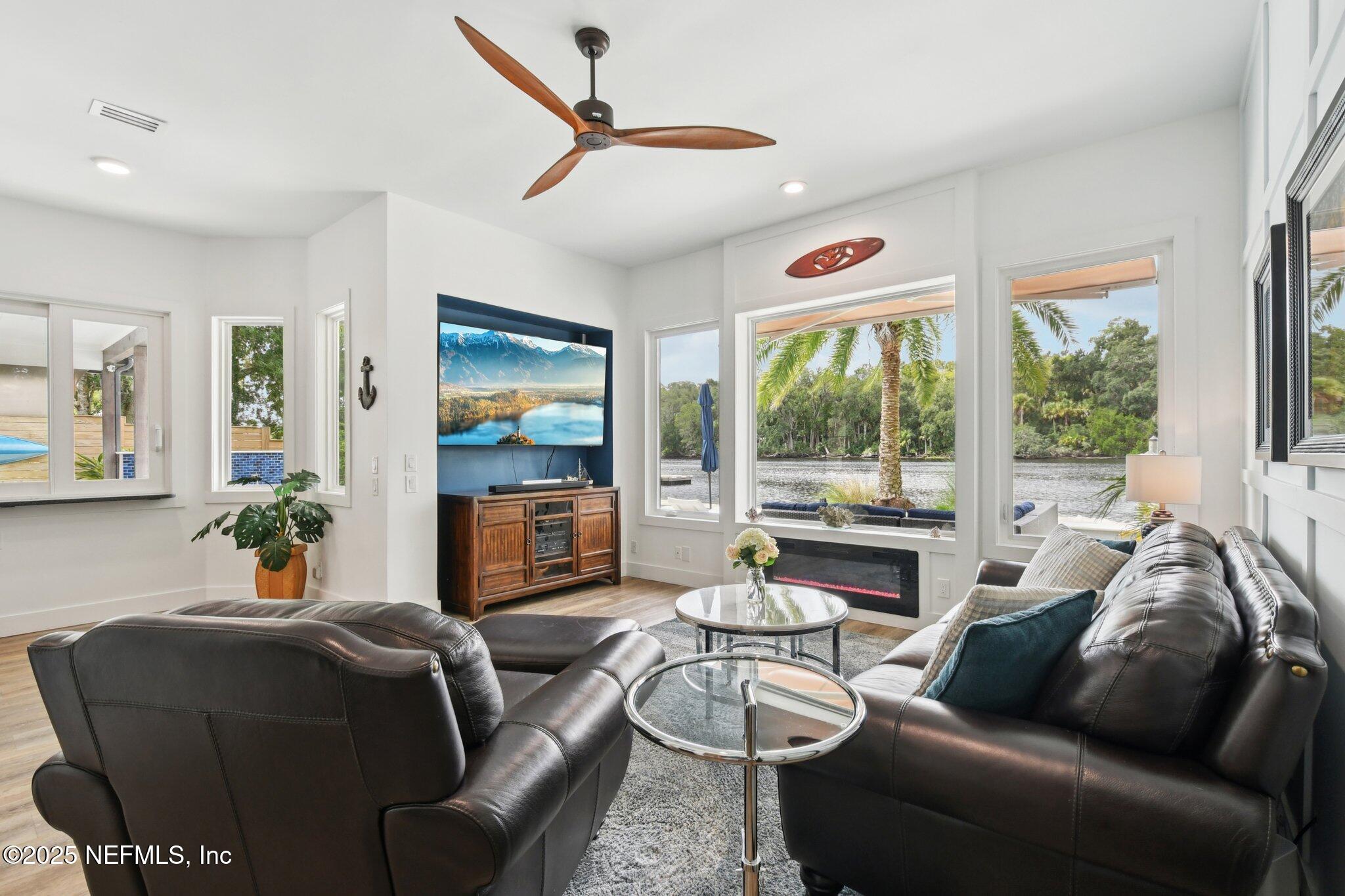 205 S ROSCOE Boulevard