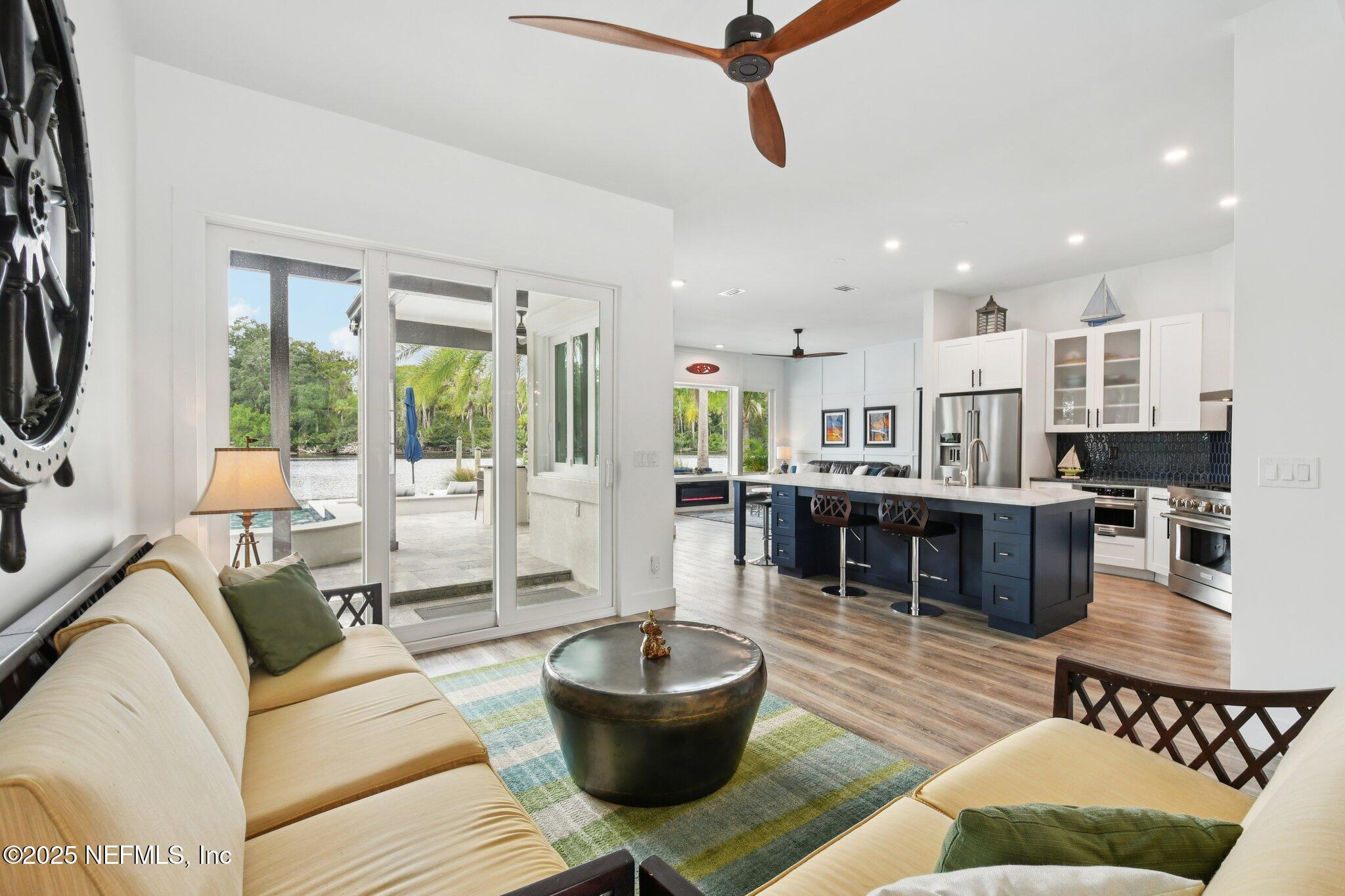 205 S ROSCOE Boulevard