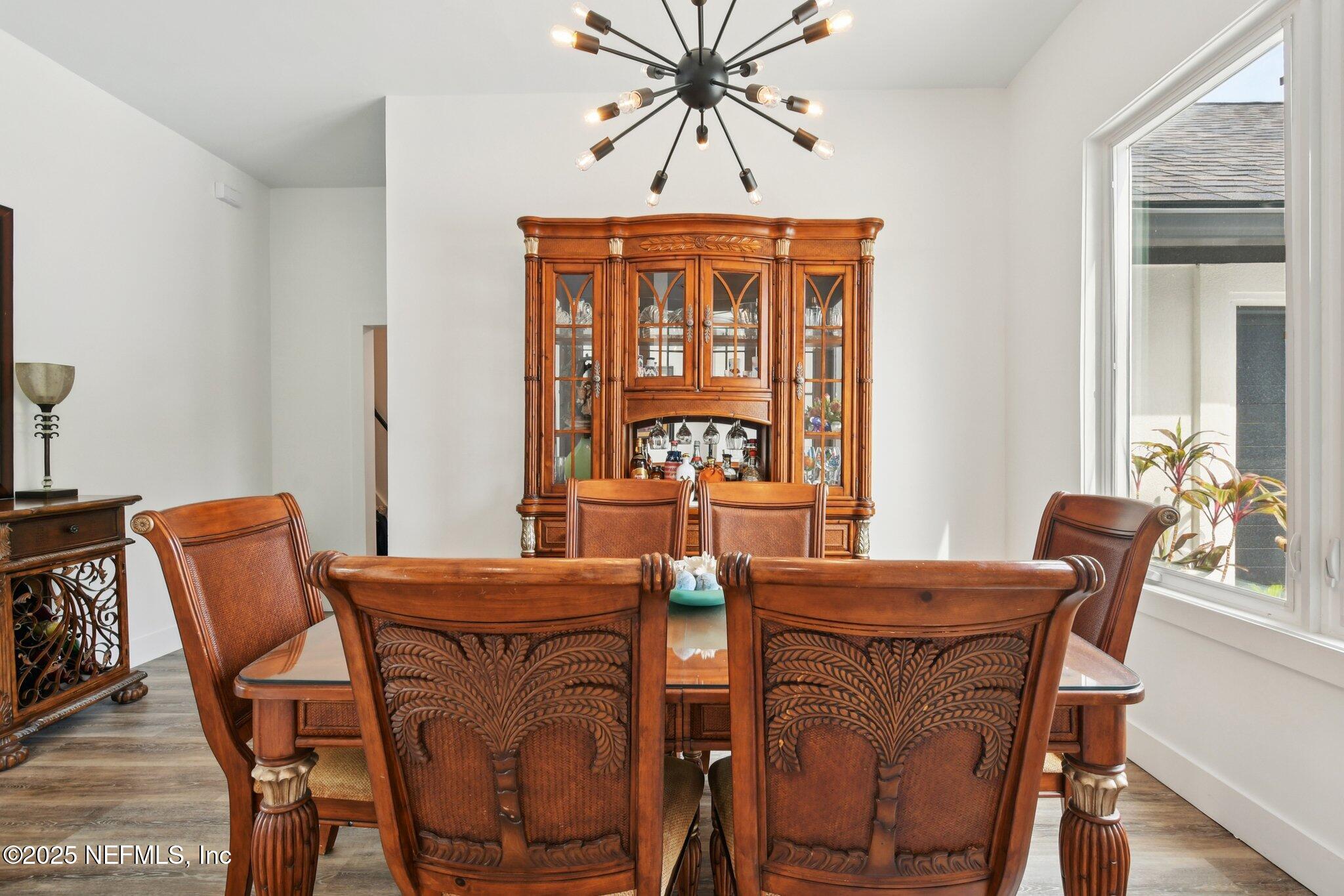 205 S ROSCOE Boulevard