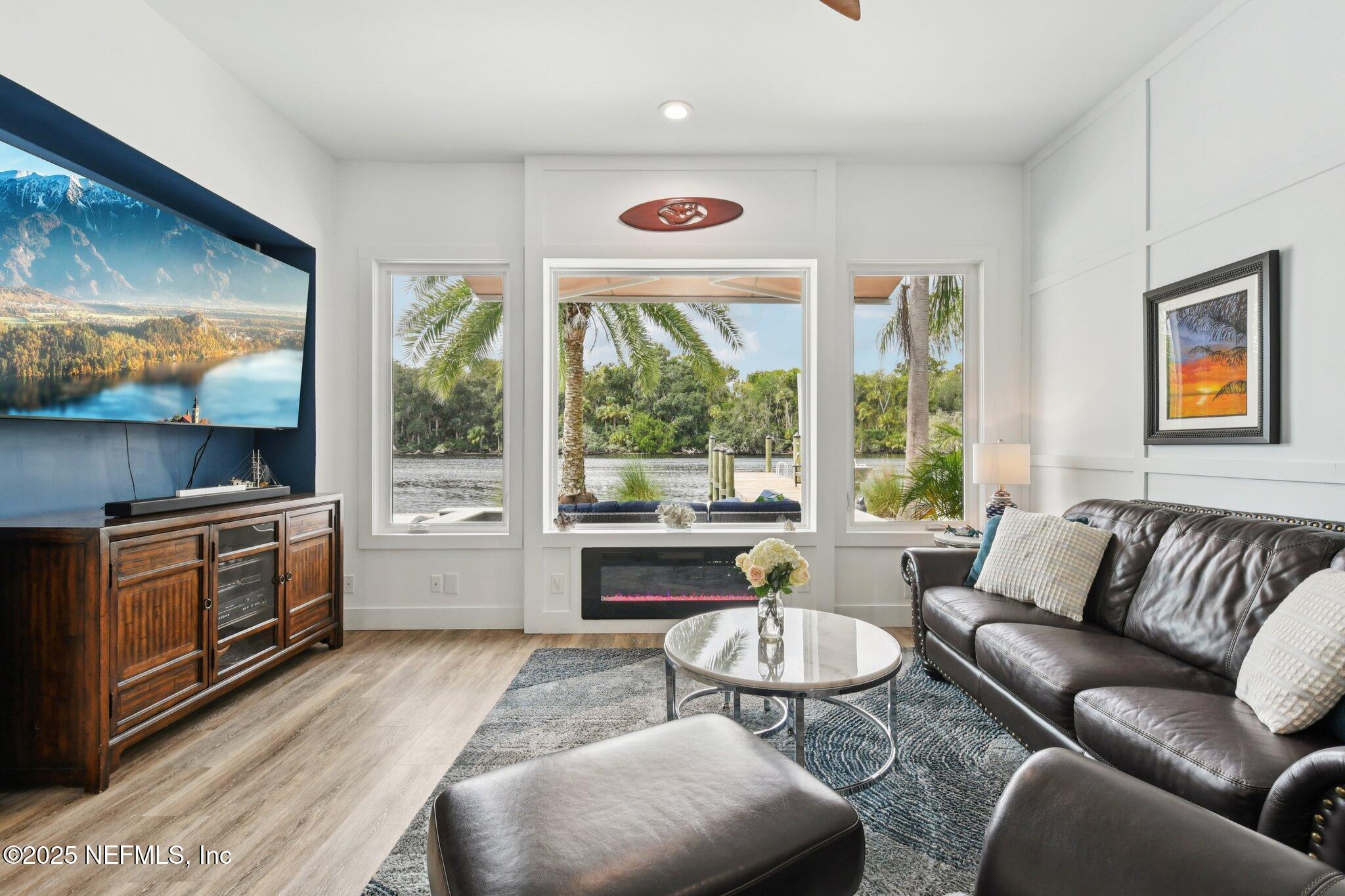 205 S ROSCOE Boulevard