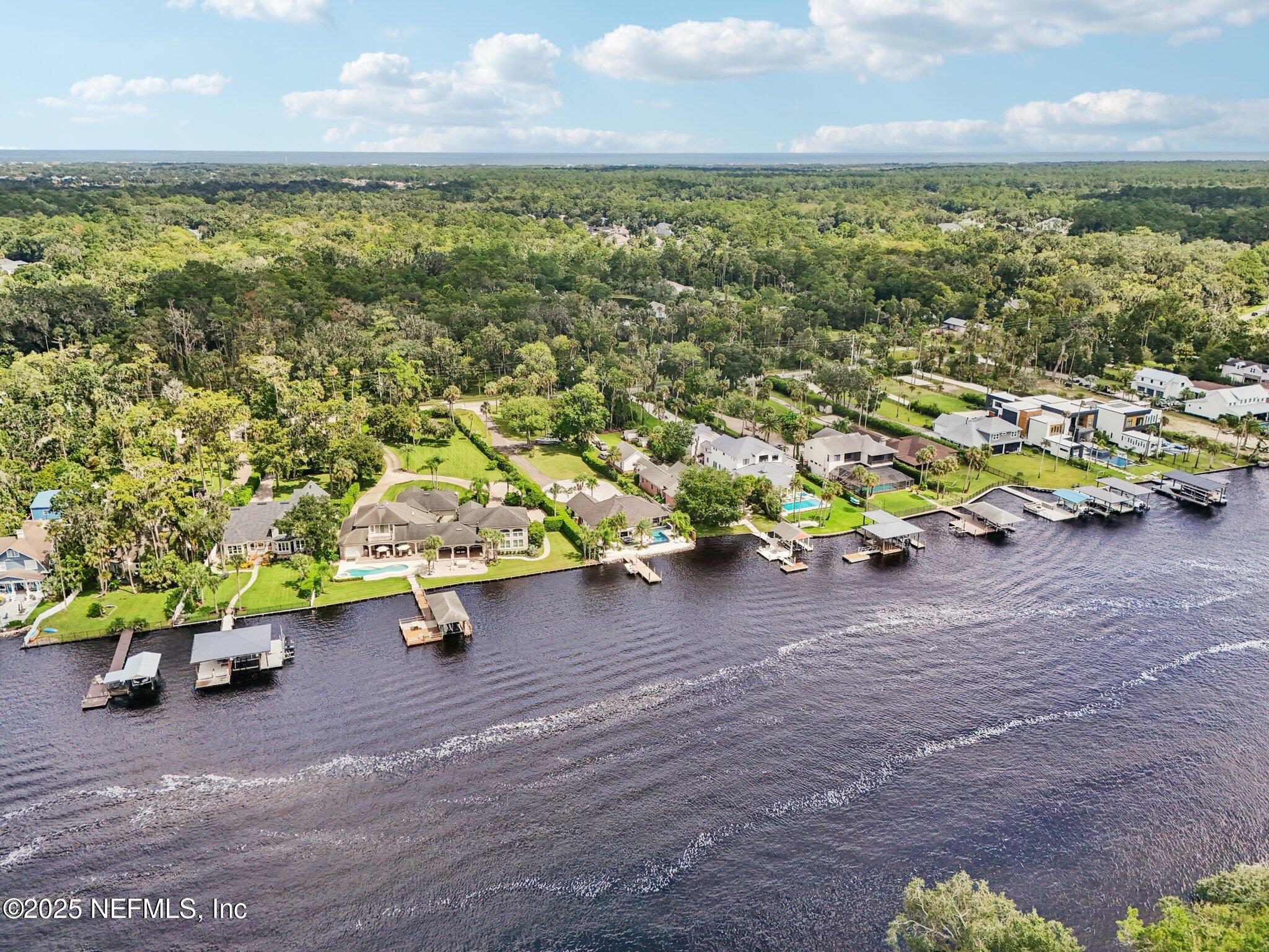 205 S ROSCOE Boulevard