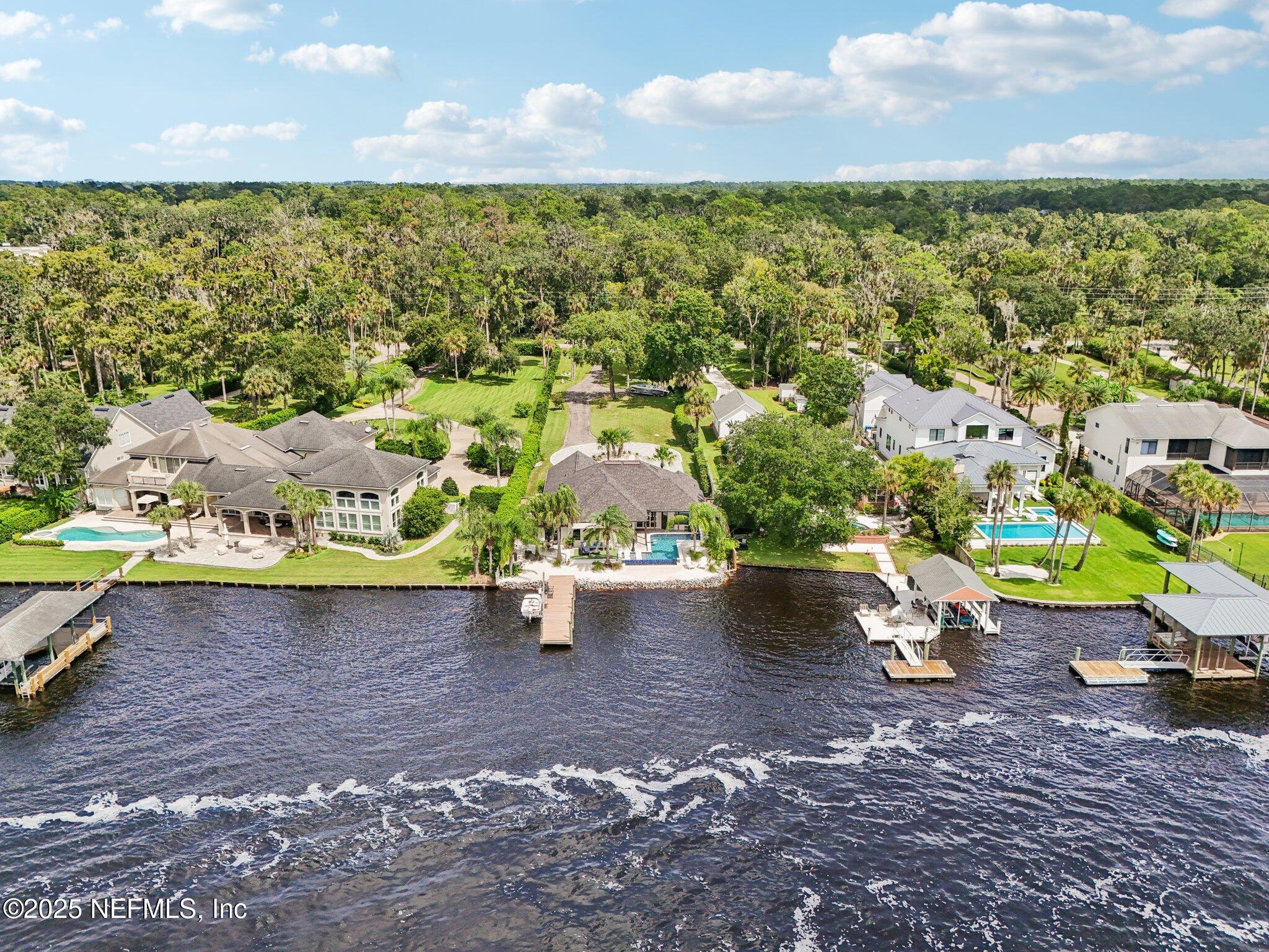 205 S ROSCOE Boulevard