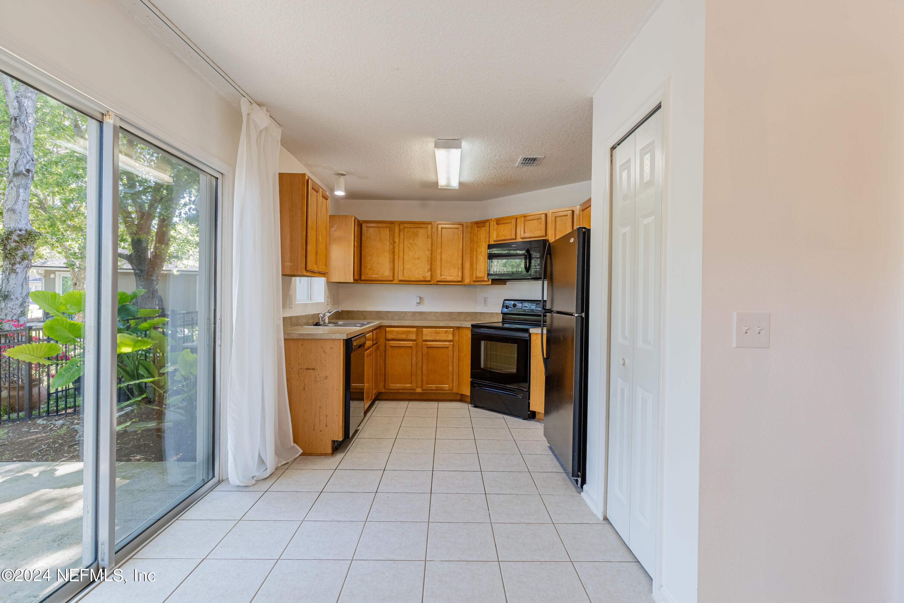 1630 VINELAND Circle B
