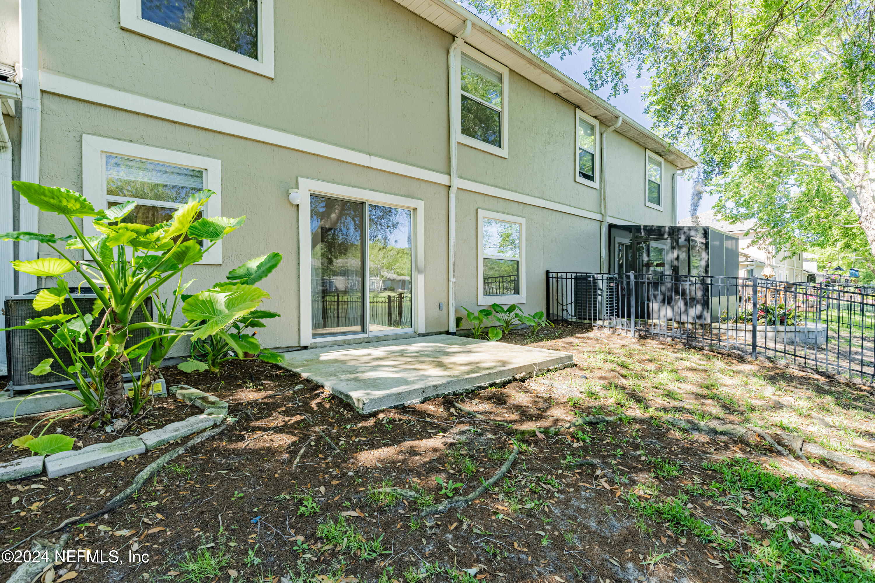 1630 VINELAND Circle B