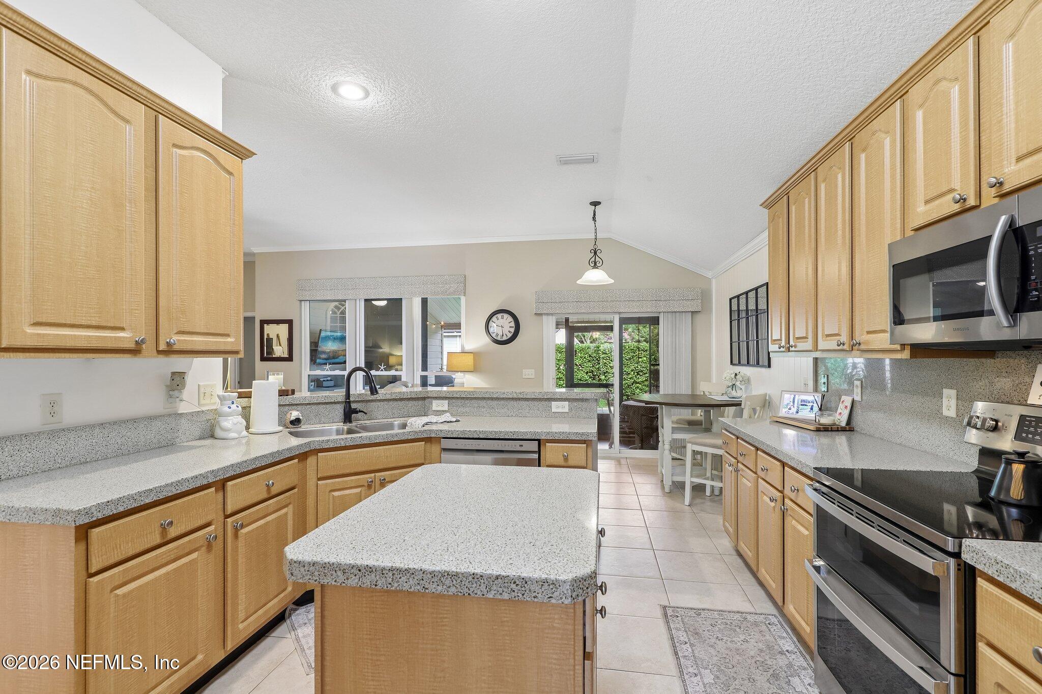 1876 LAKE FOREST Lane