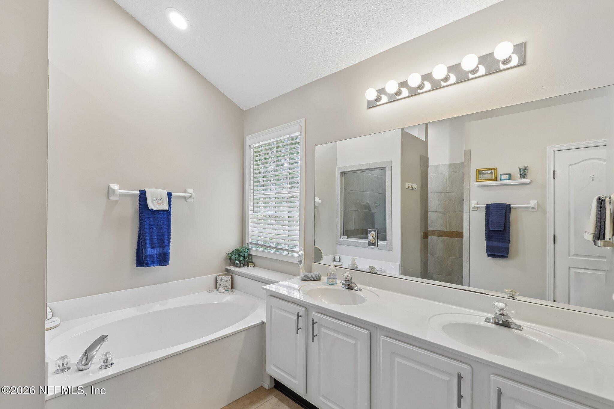 1876 LAKE FOREST Lane