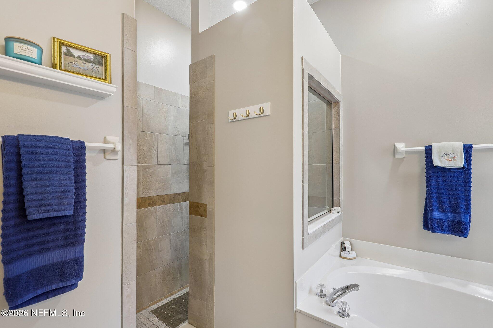 1876 LAKE FOREST Lane