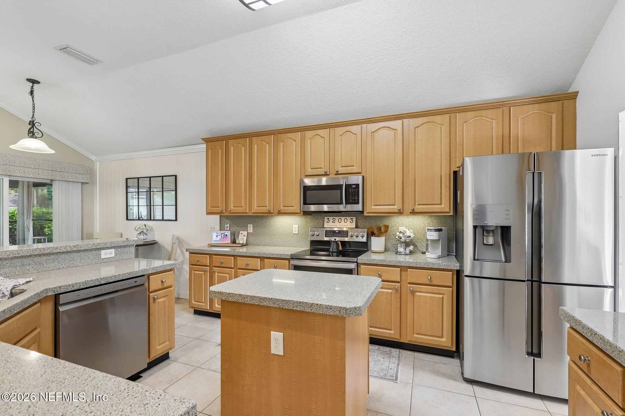 1876 LAKE FOREST Lane