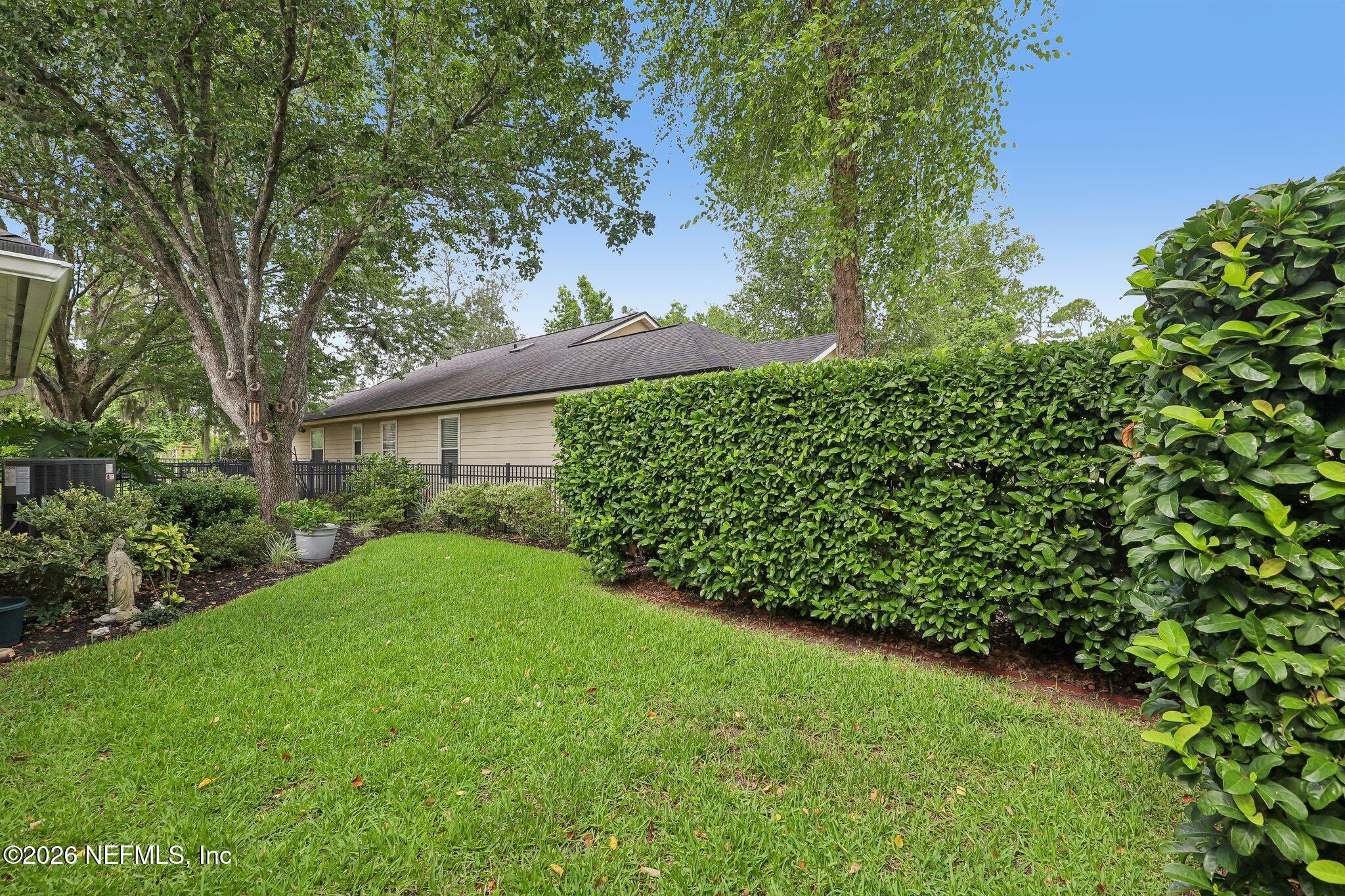 1876 LAKE FOREST Lane