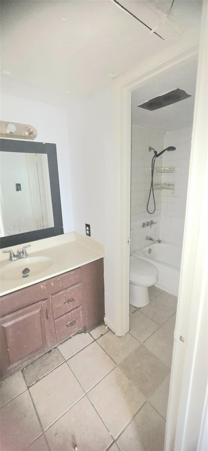 9090 S Braeswood Boulevard # 30
