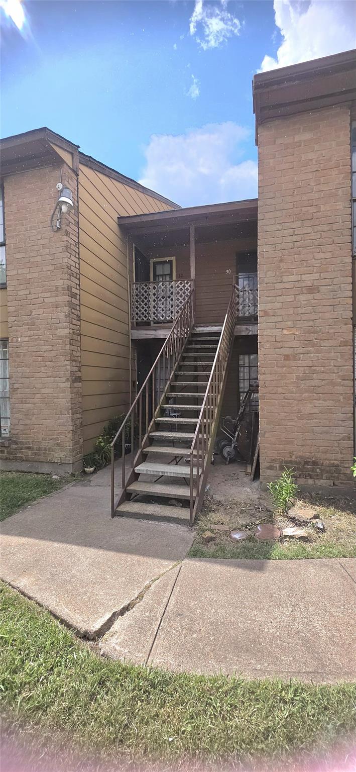 9090 S Braeswood Boulevard # 30
