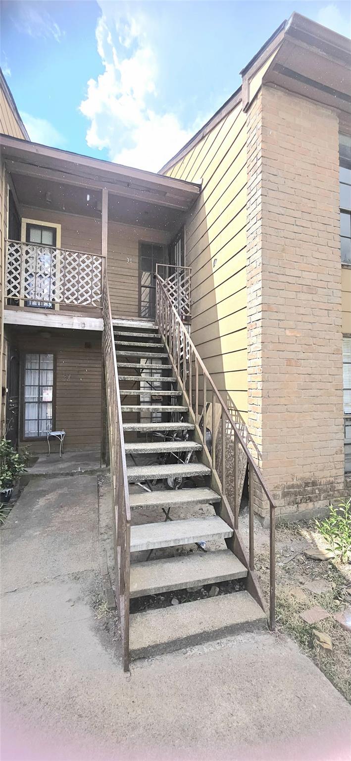 9090 S Braeswood Boulevard # 30