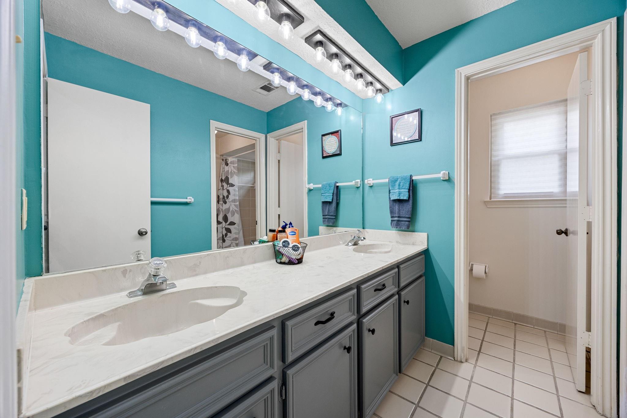 12511 Oak Plaza Drive