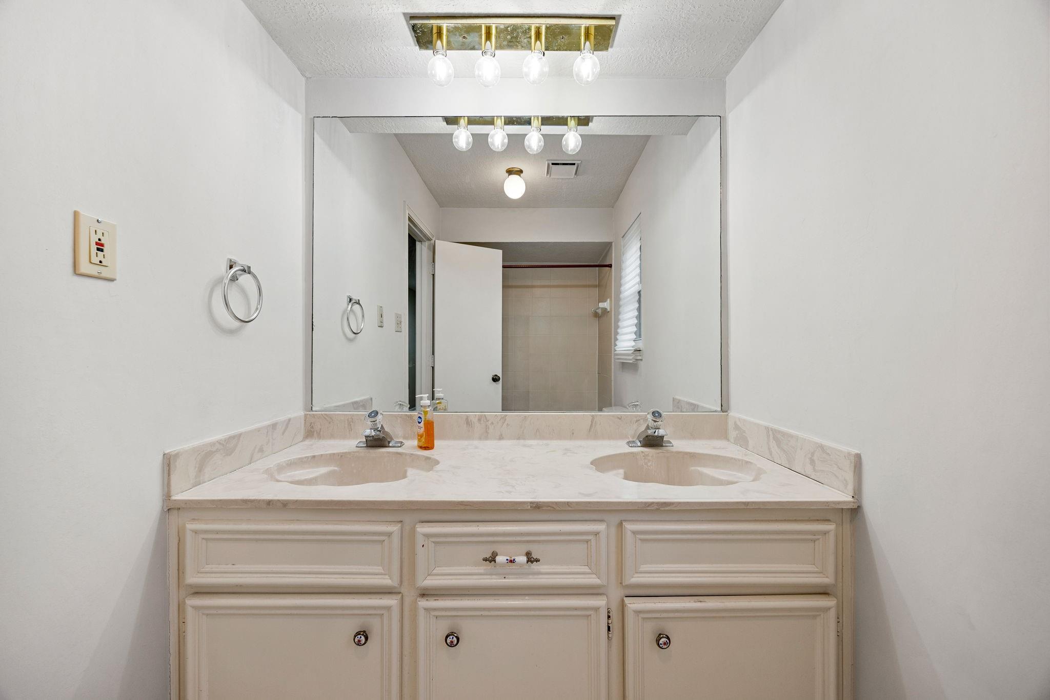 12511 Oak Plaza Drive