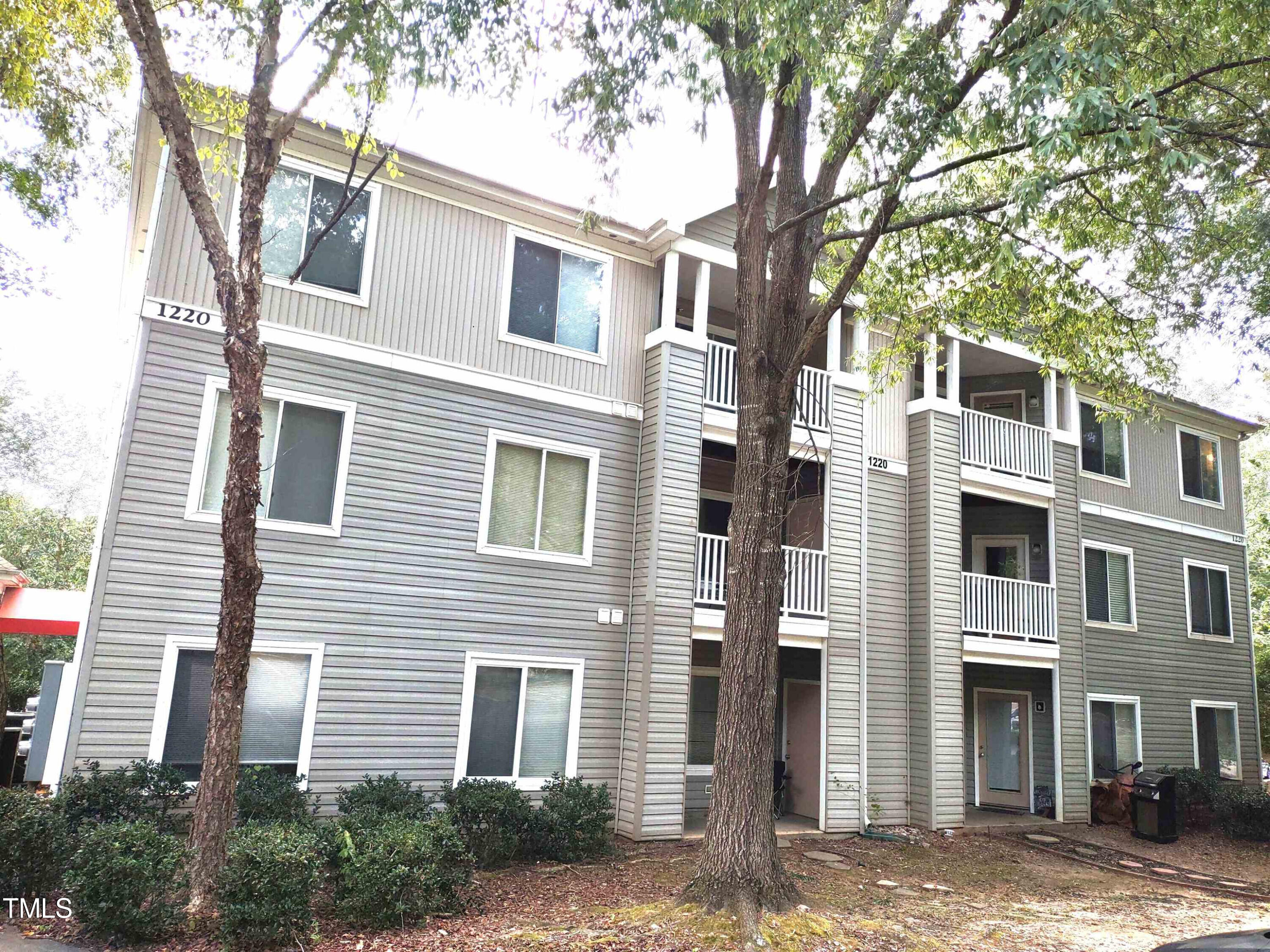 1220 University Court # 202